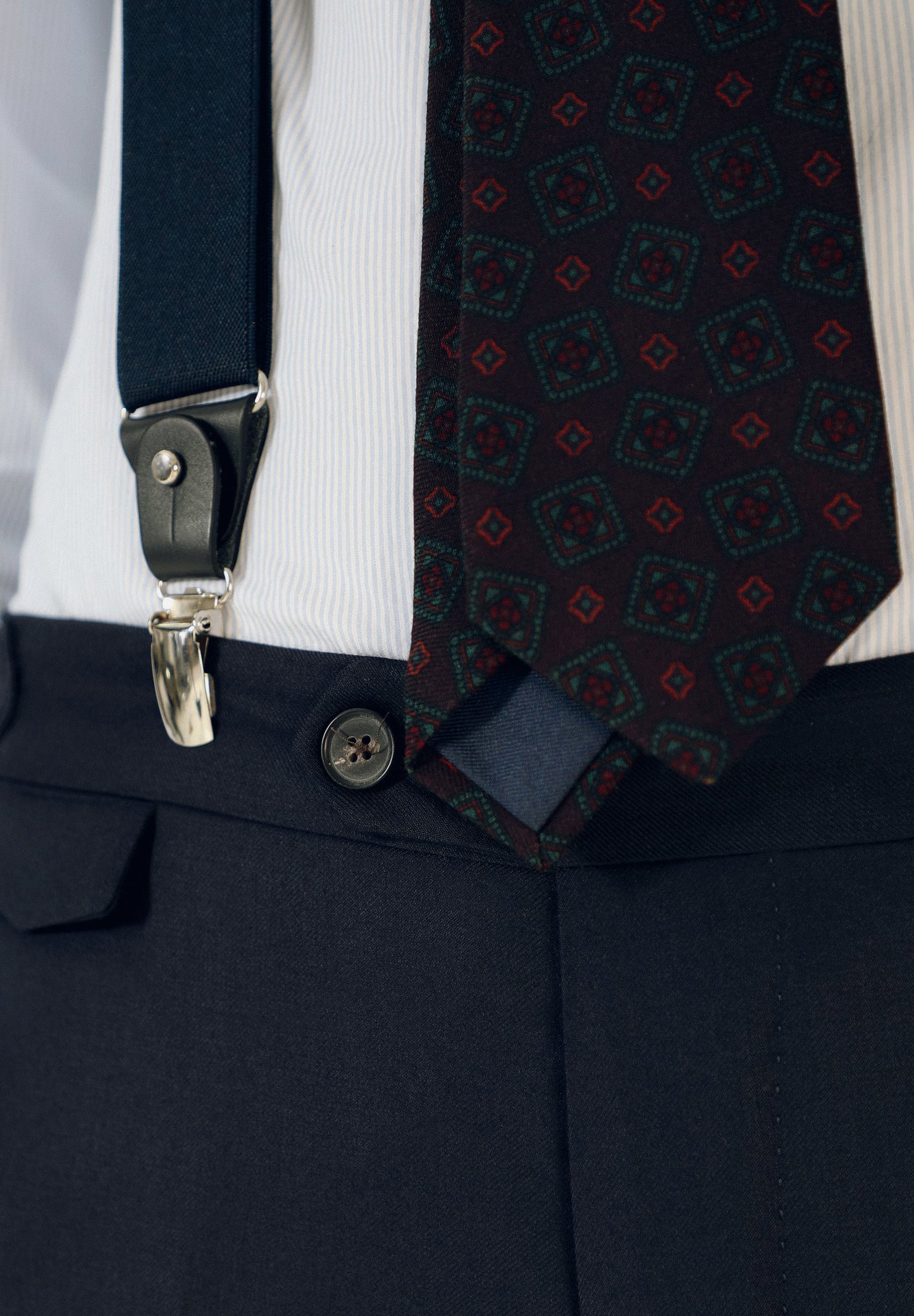 TRAJE BOTONADURA CRUZADA