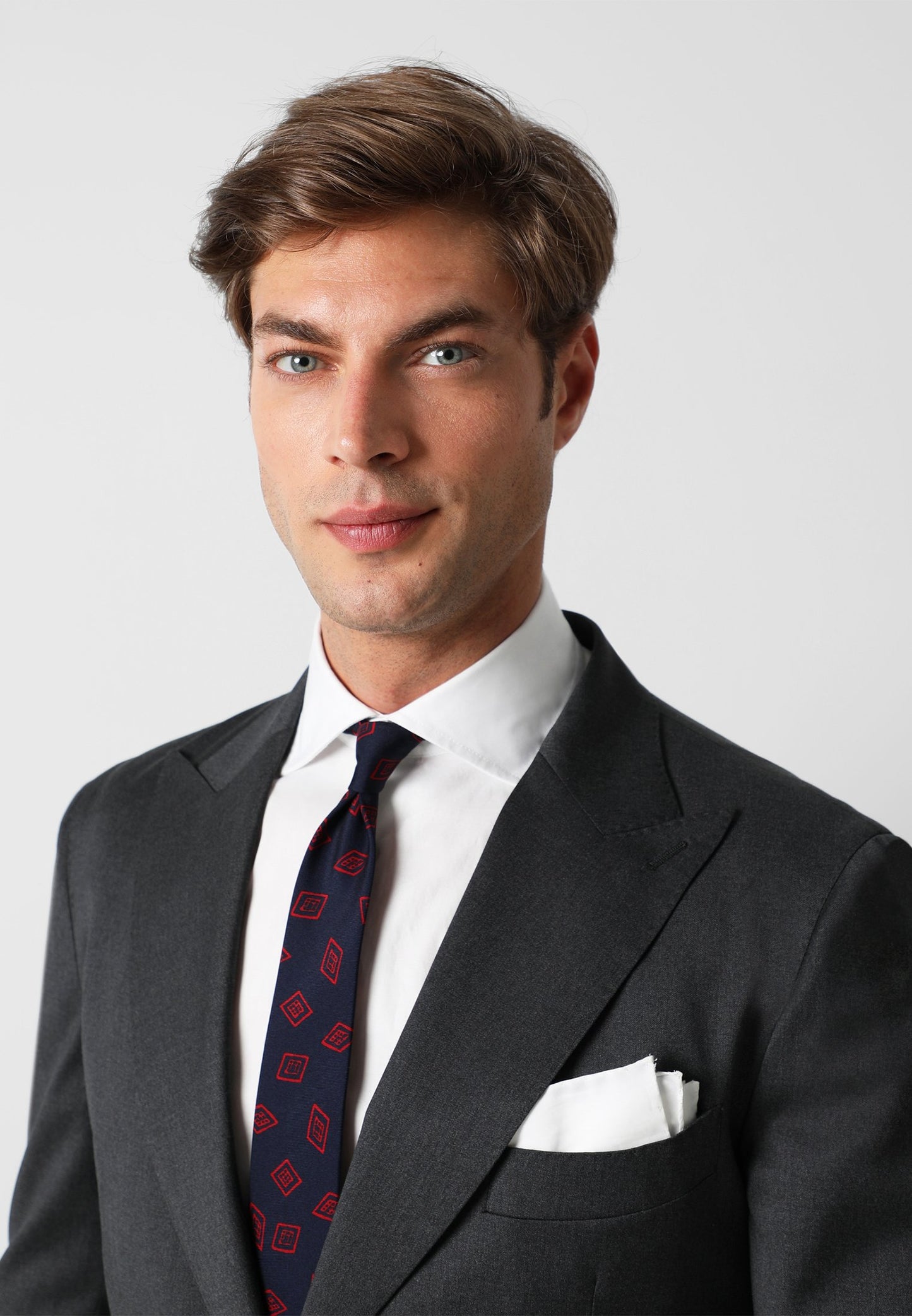 TRAJE SOLAPA PUNTA DE LANZA