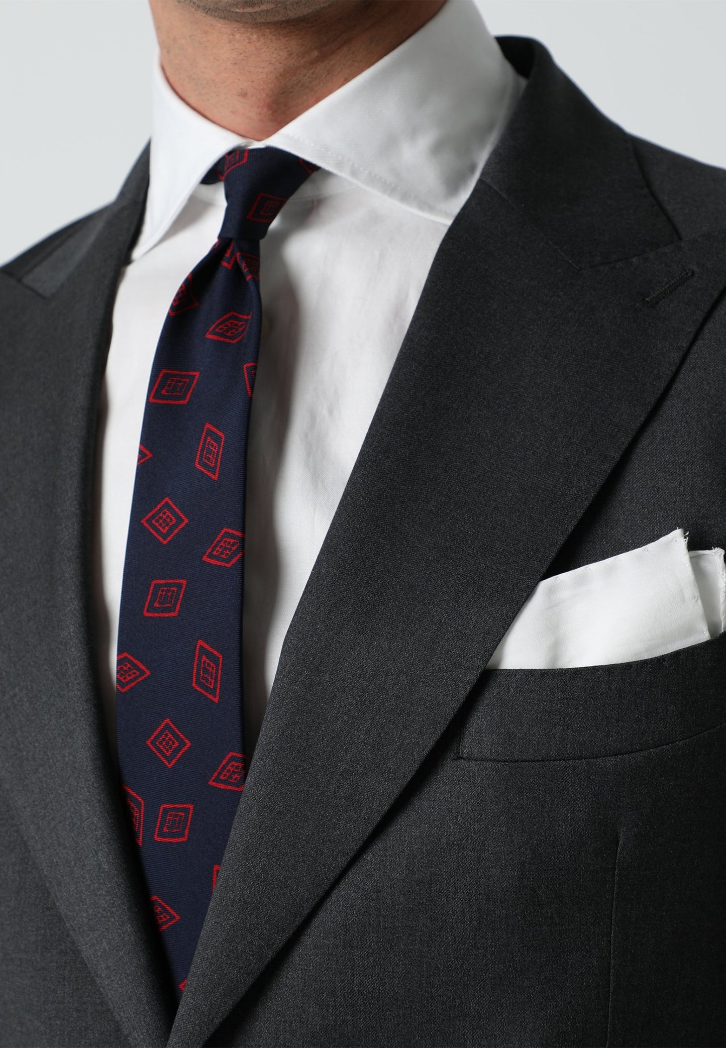 TRAJE SOLAPA PUNTA DE LANZA