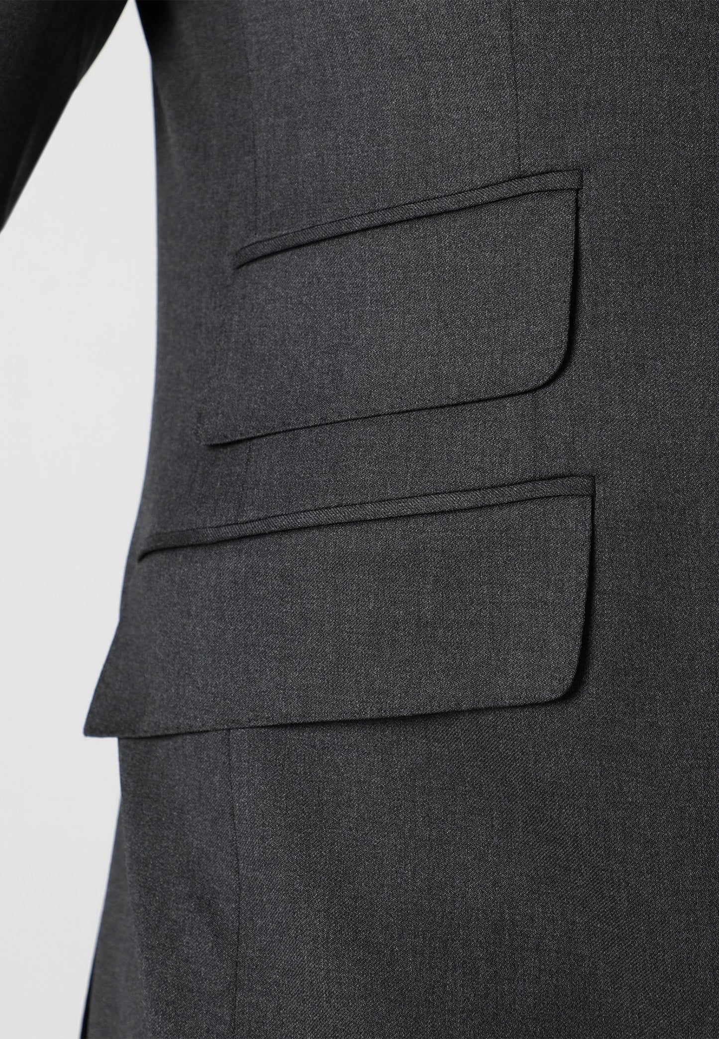 TRAJE SOLAPA PUNTA DE LANZA