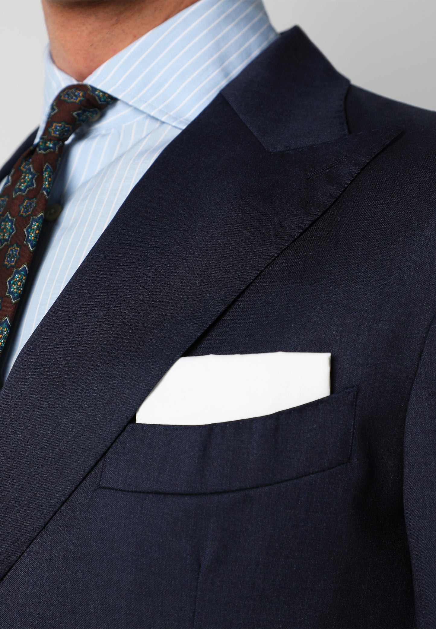 TRAJE SOLAPA PUNTA DE LANZA