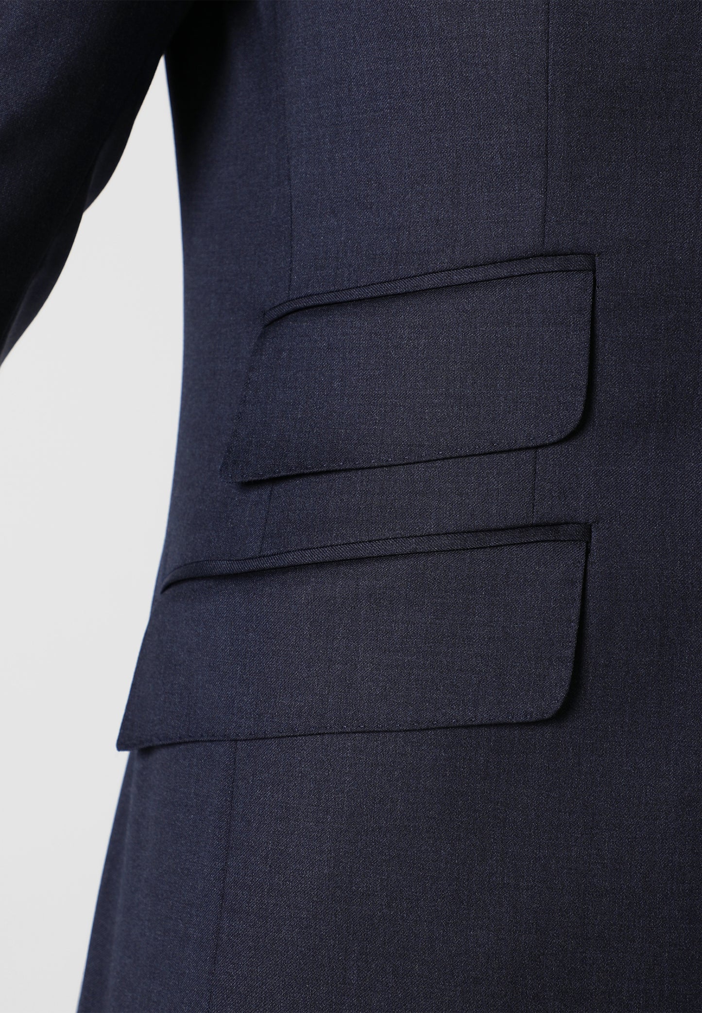 TRAJE SOLAPA PUNTA DE LANZA