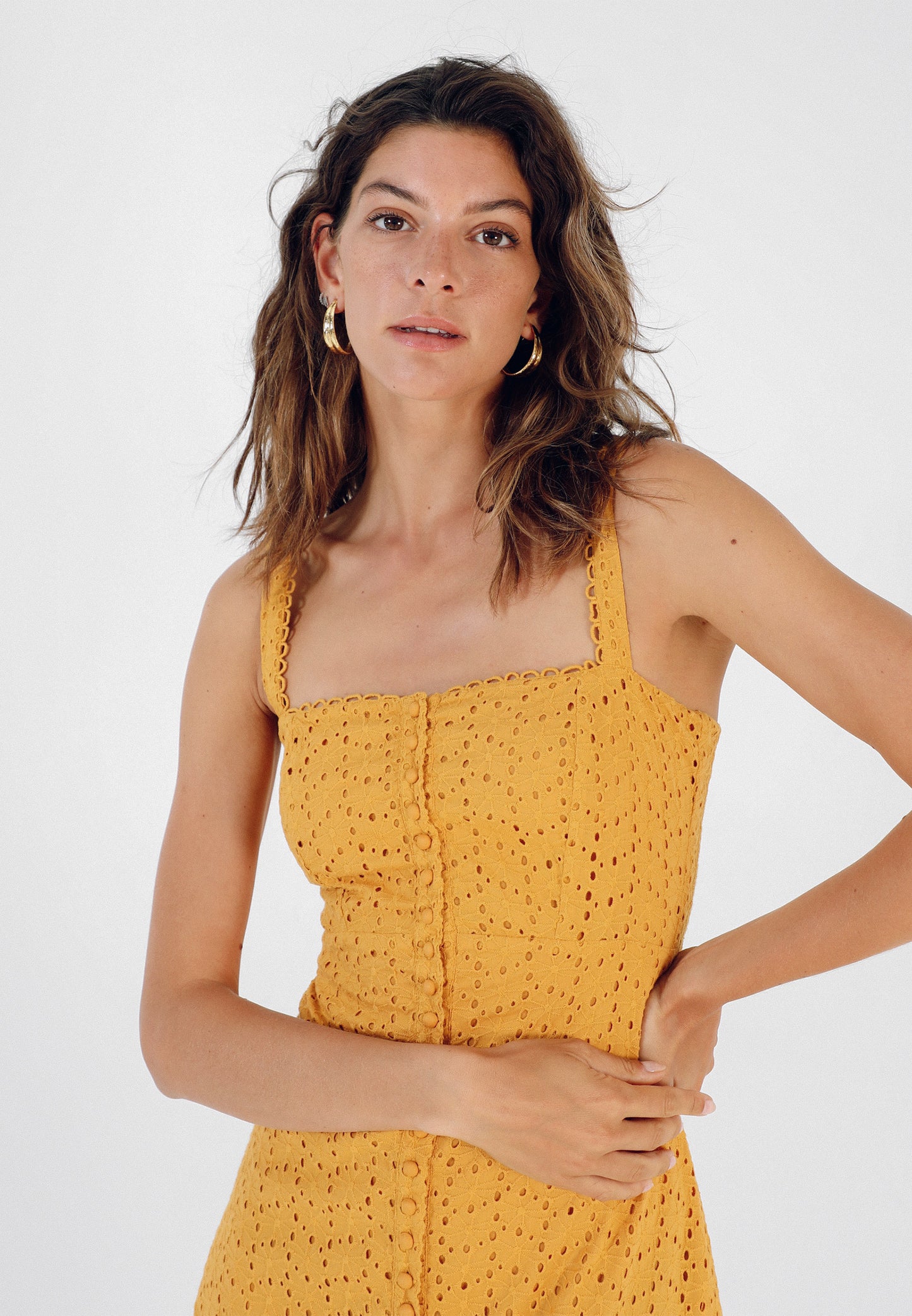 VESTIDO MIDI BORDADO