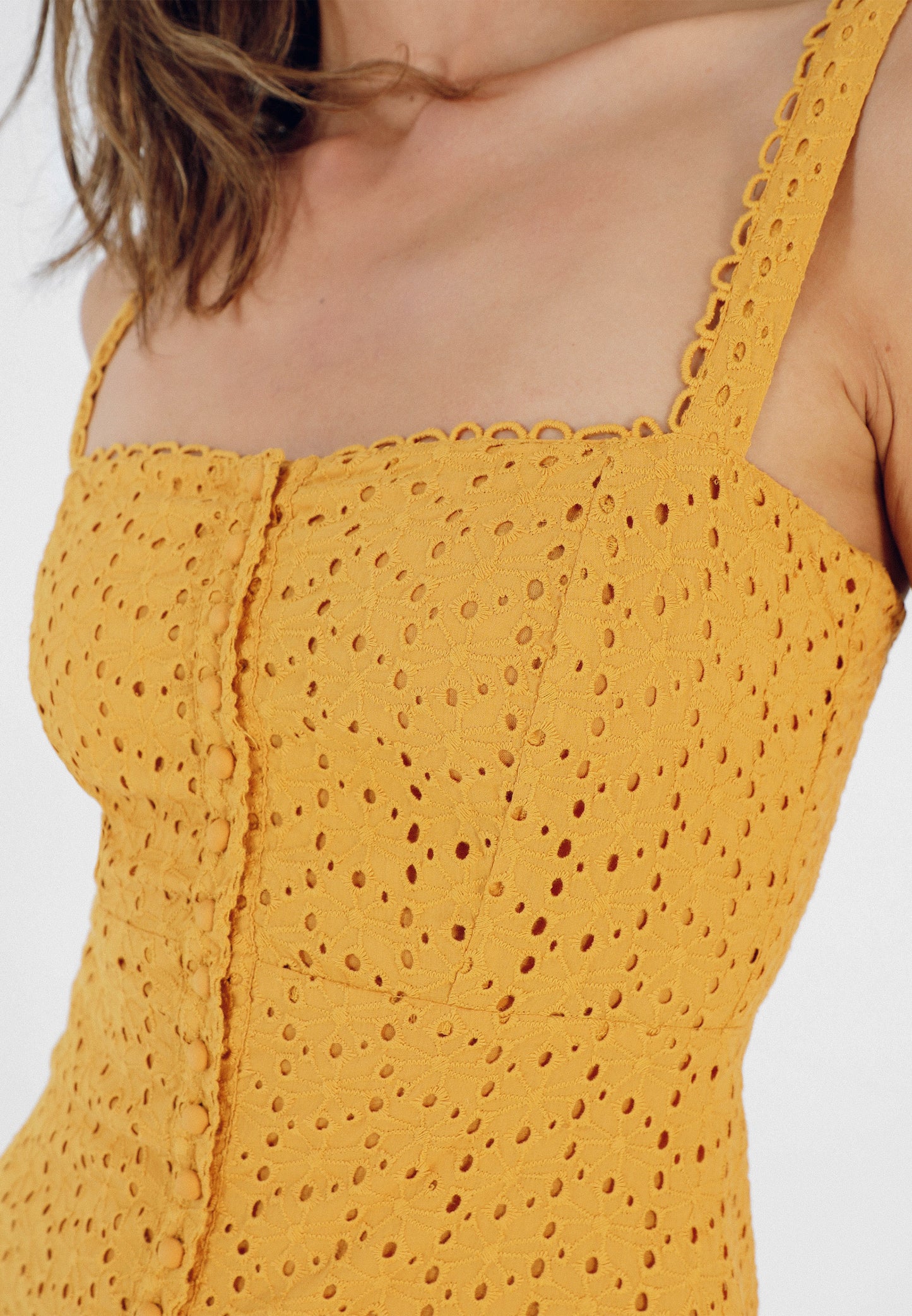 VESTIDO MIDI BORDADO