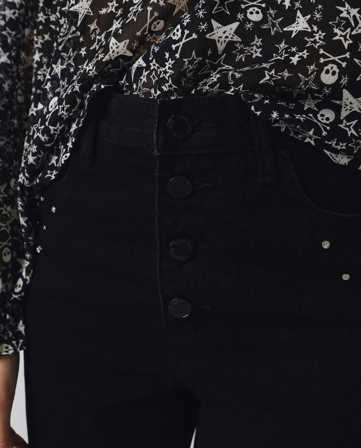 JEANS MUM FIT TACHAS