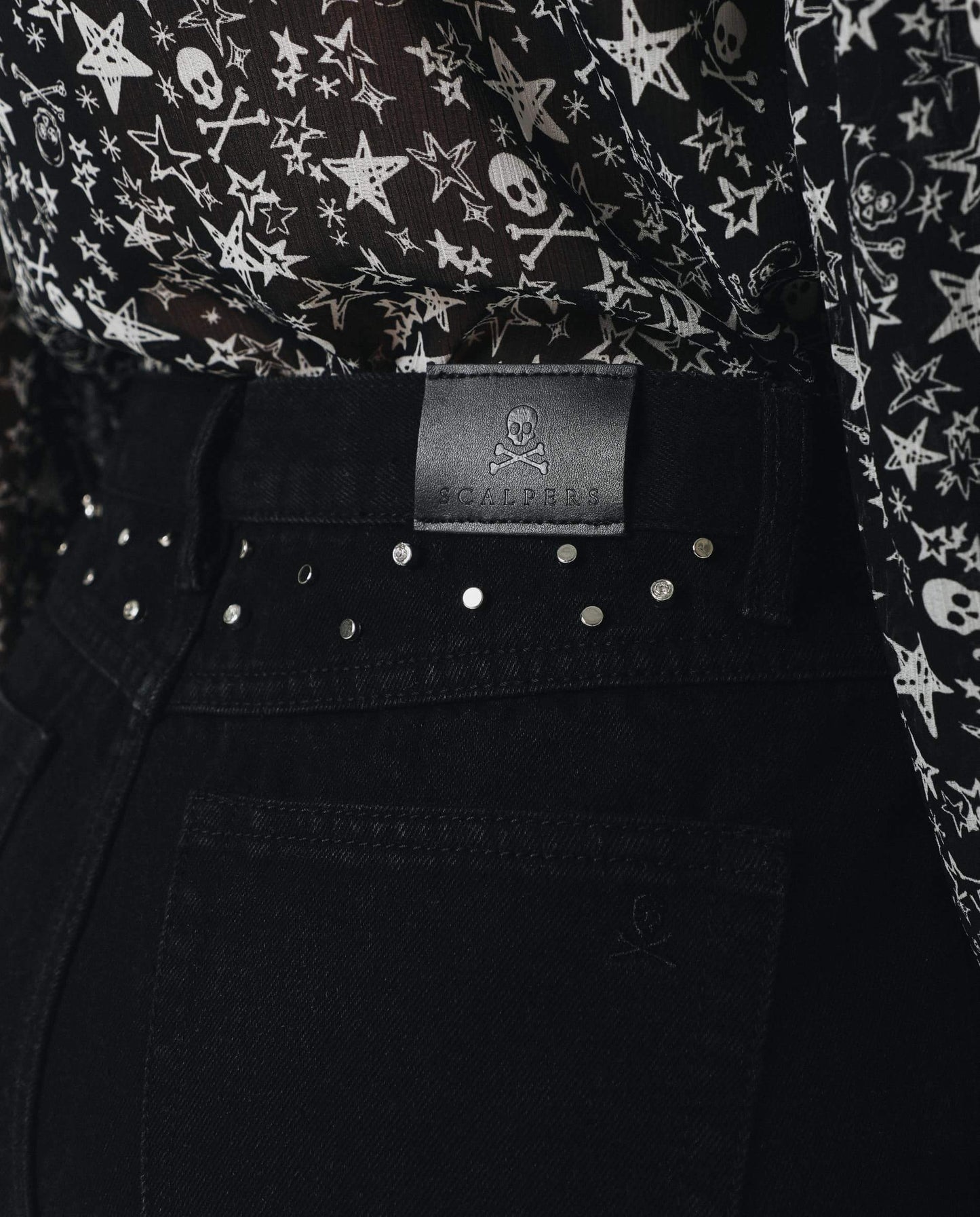 JEANS MUM FIT TACHAS