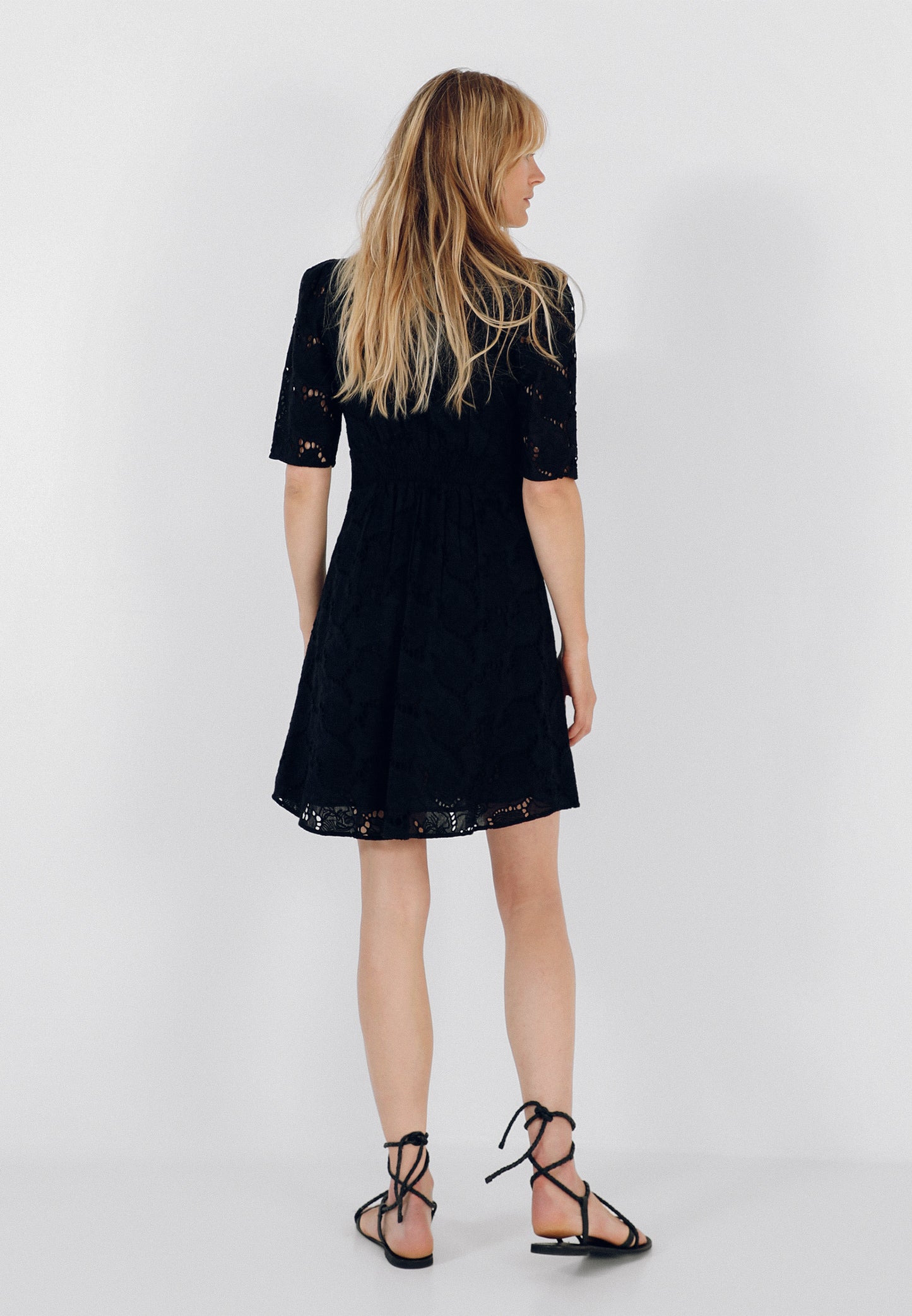 VESTIDO MINI BORDADO