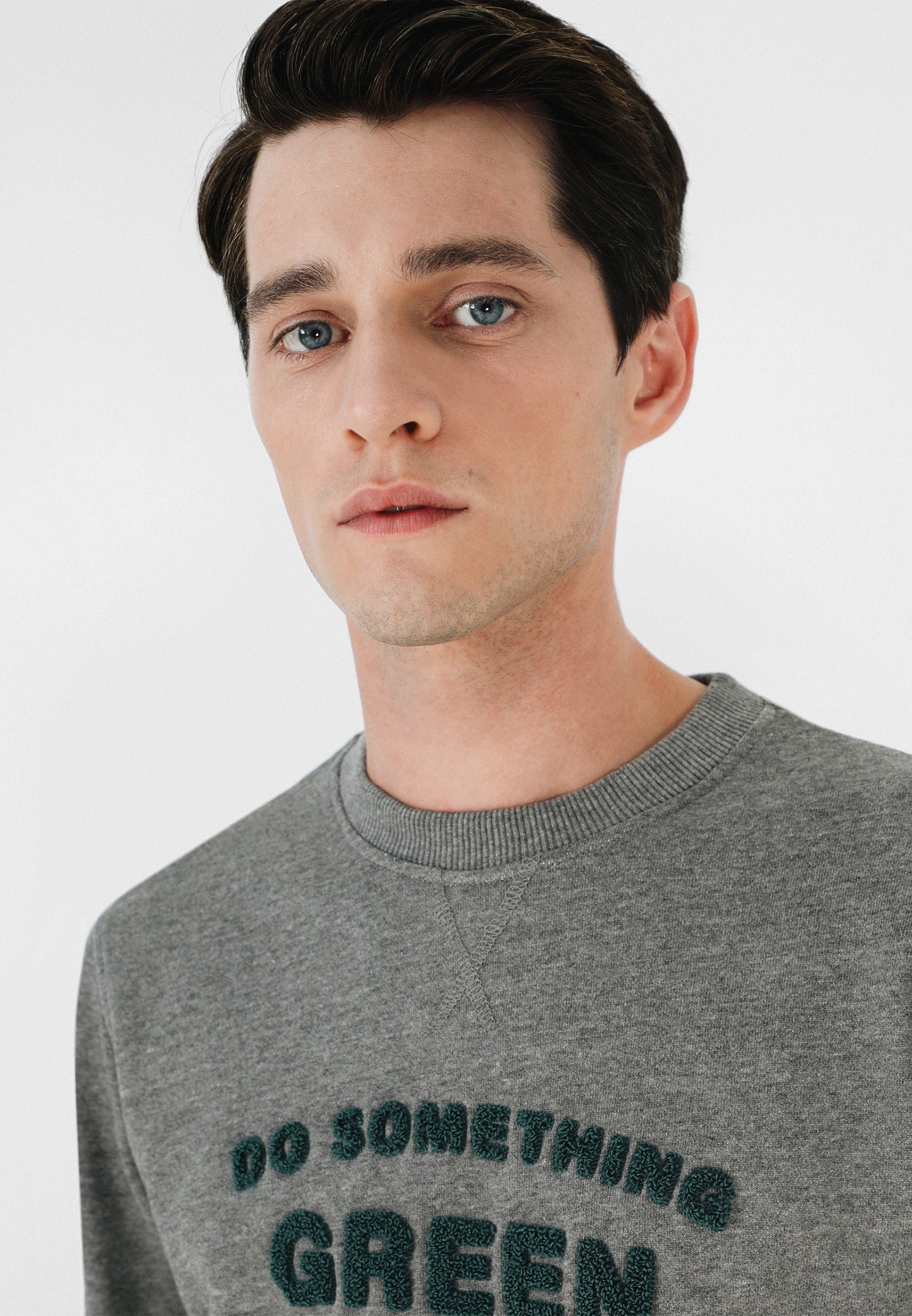 SUDADERA TEXTO RELIEVE