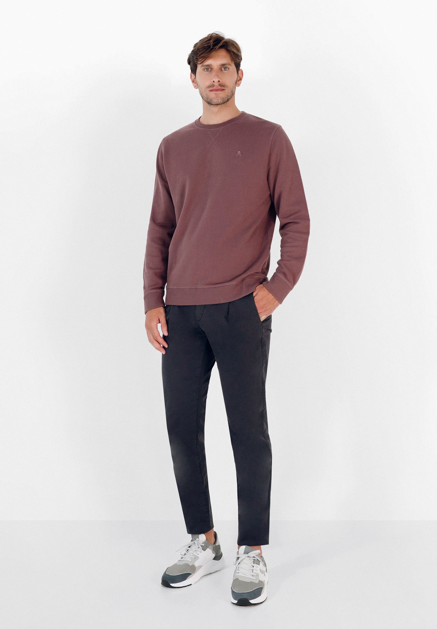 PANTALÓN CHINO PINZAS