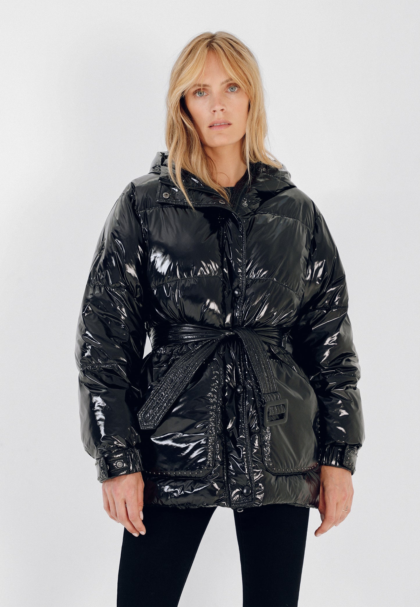 ABRIGO ACOLCHADO CINTURÓN