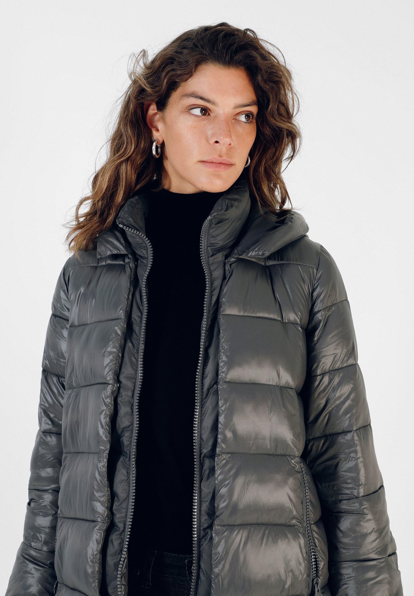 ABRIGO ACOLCHADO CAPUCHA