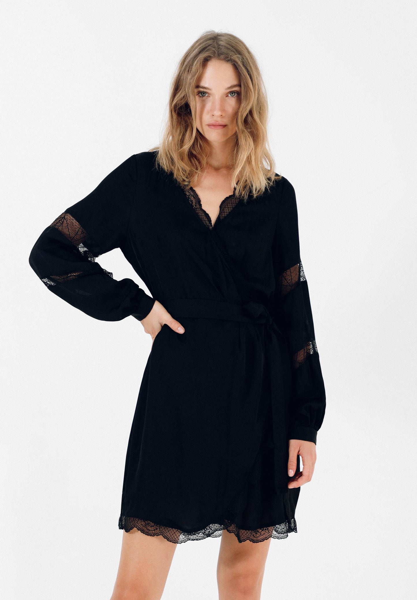 VESTIDO MINI LENCERO LAZADA