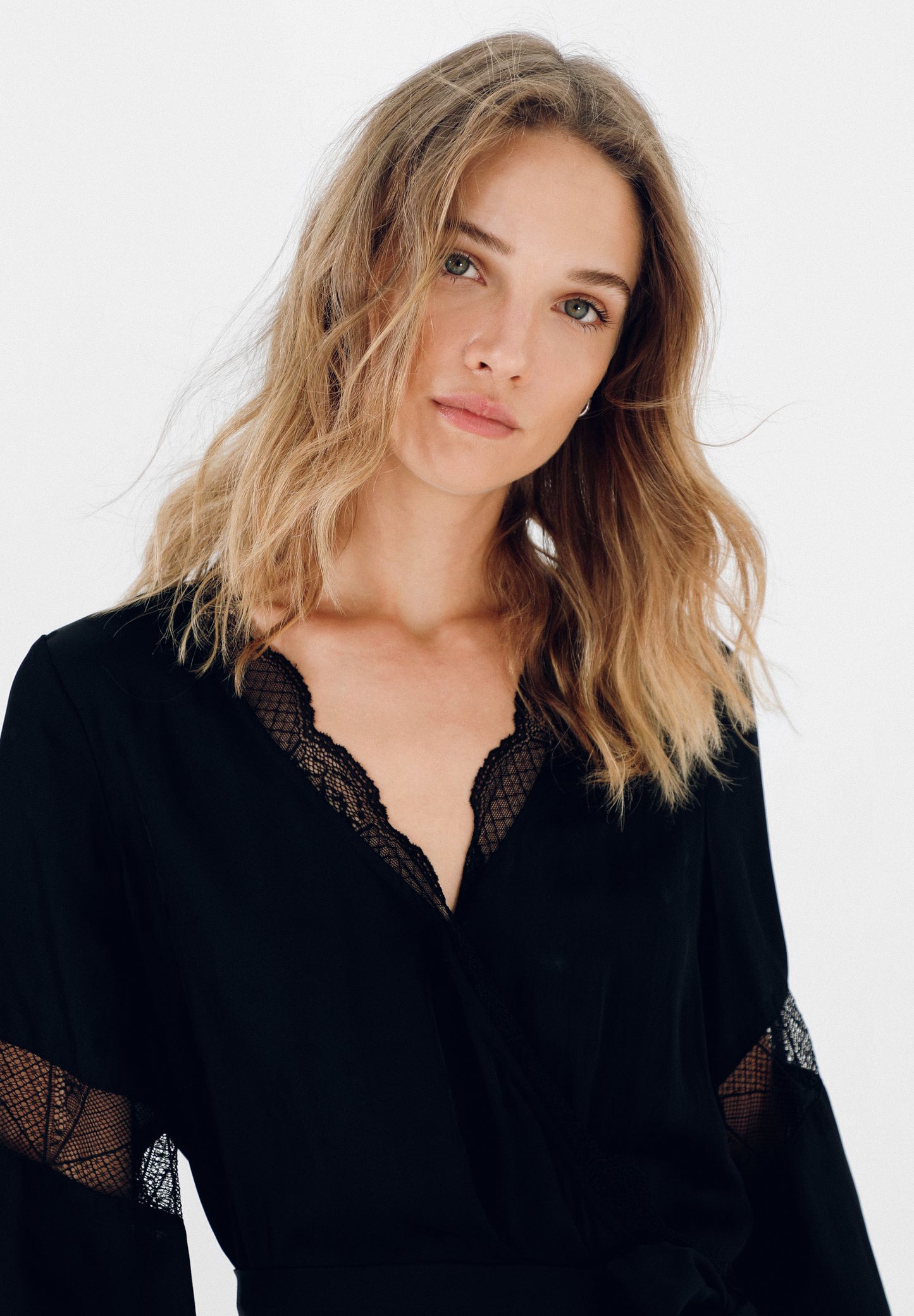 VESTIDO MINI LENCERO LAZADA