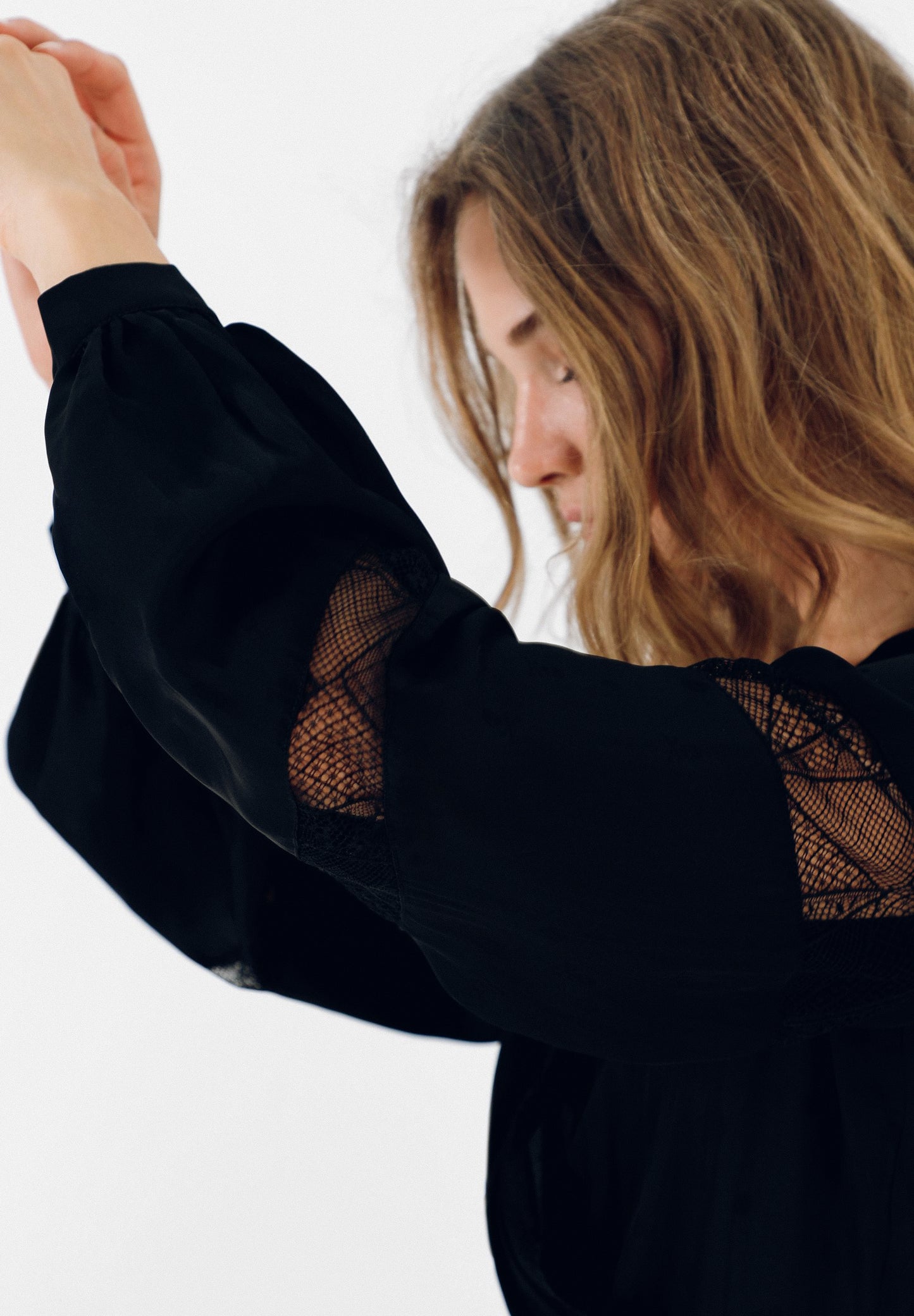 VESTIDO MINI LENCERO LAZADA