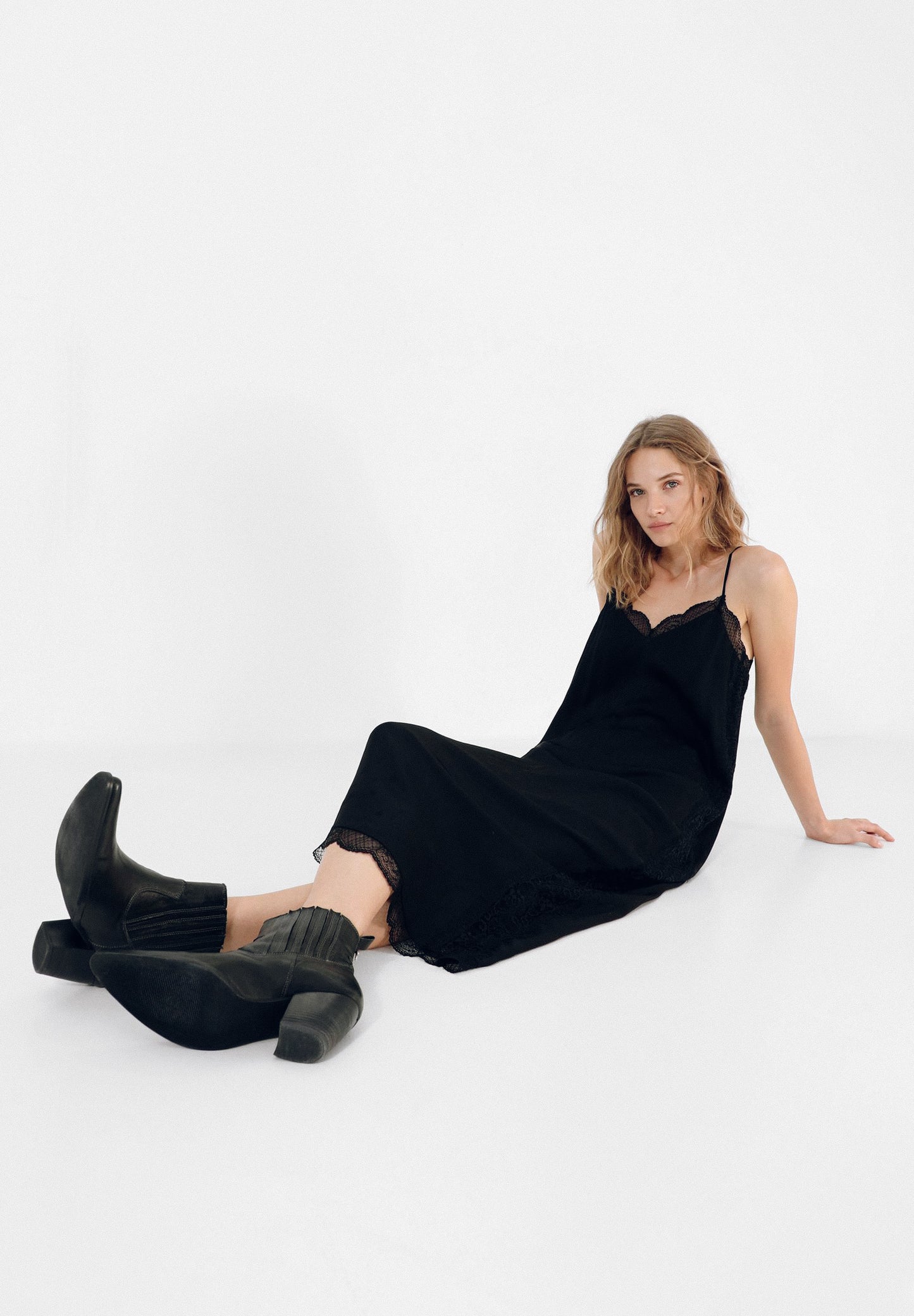 VESTIDO LENCERO ENCAJE