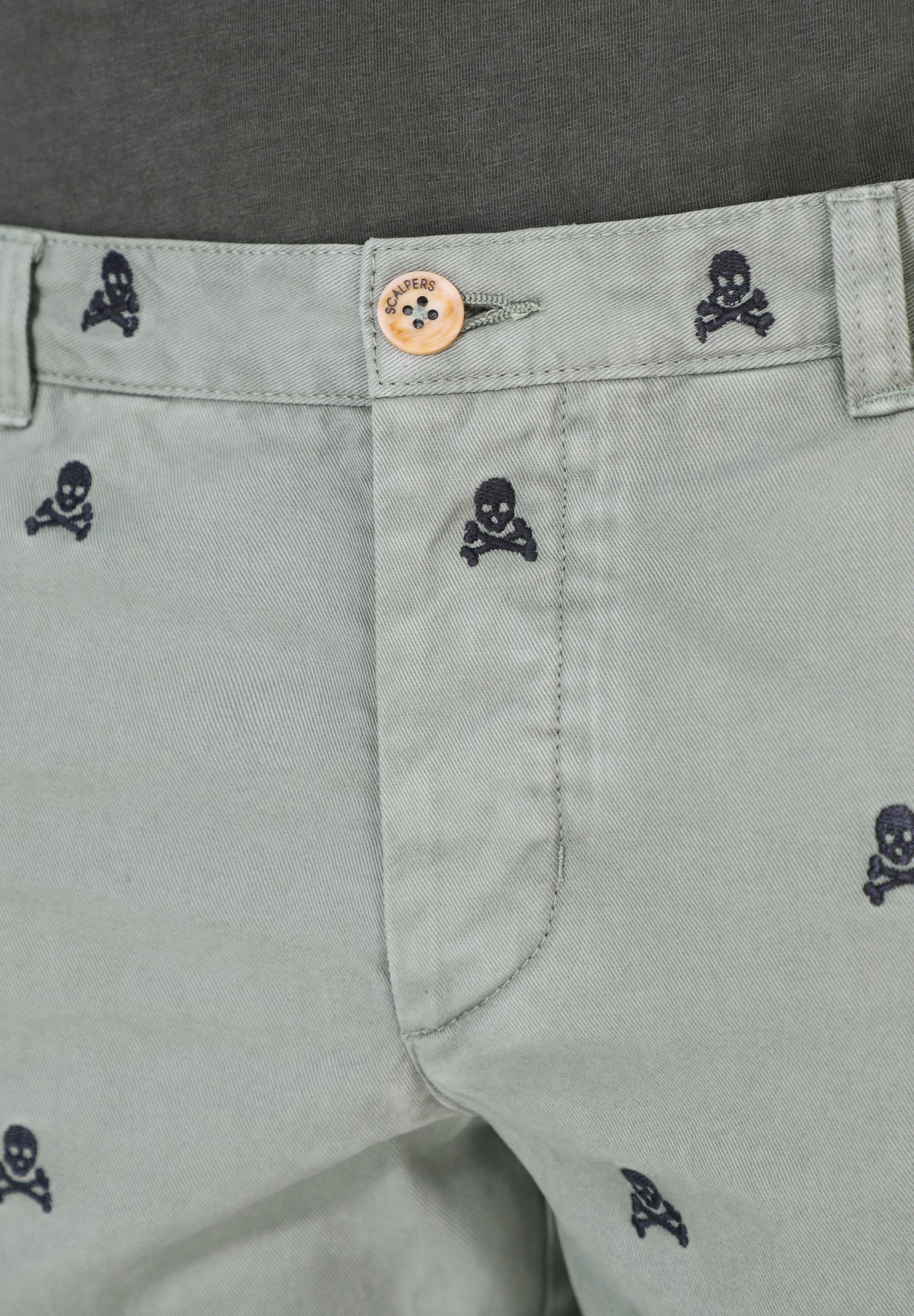 BERMUDAS CALAVERAS ALL OVER