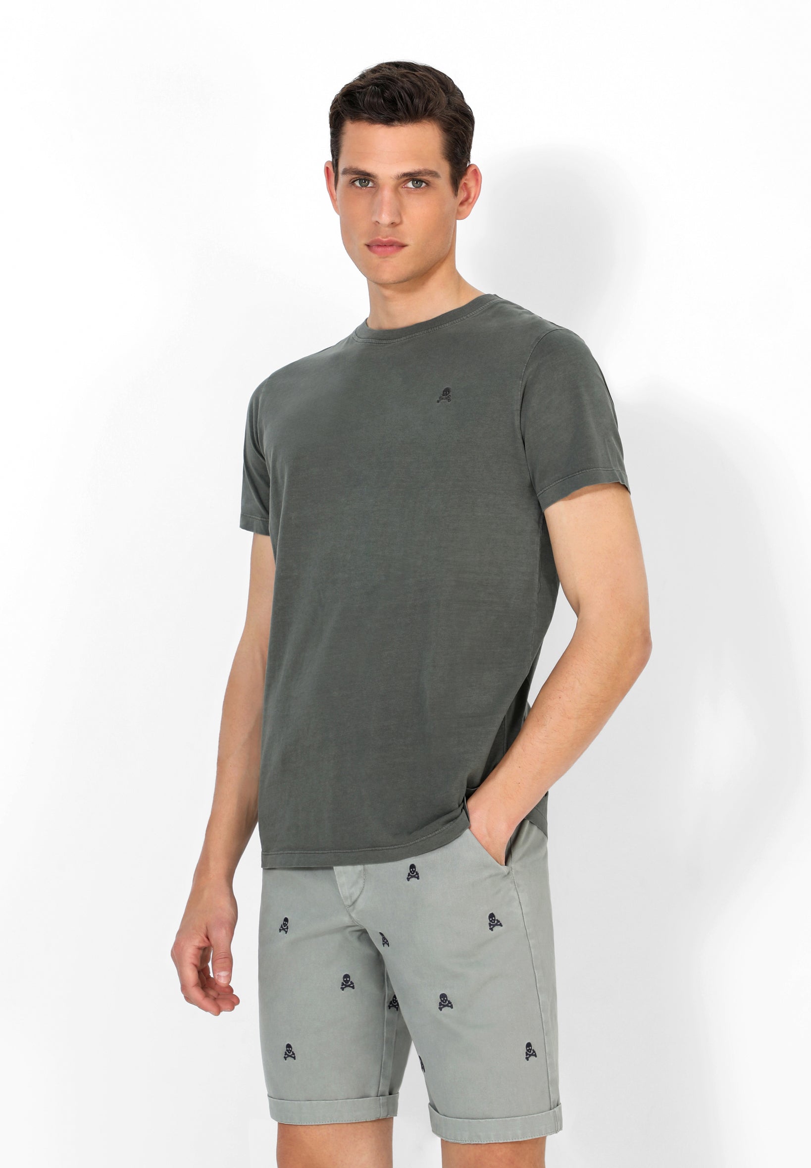 BERMUDAS CALAVERAS ALL OVER