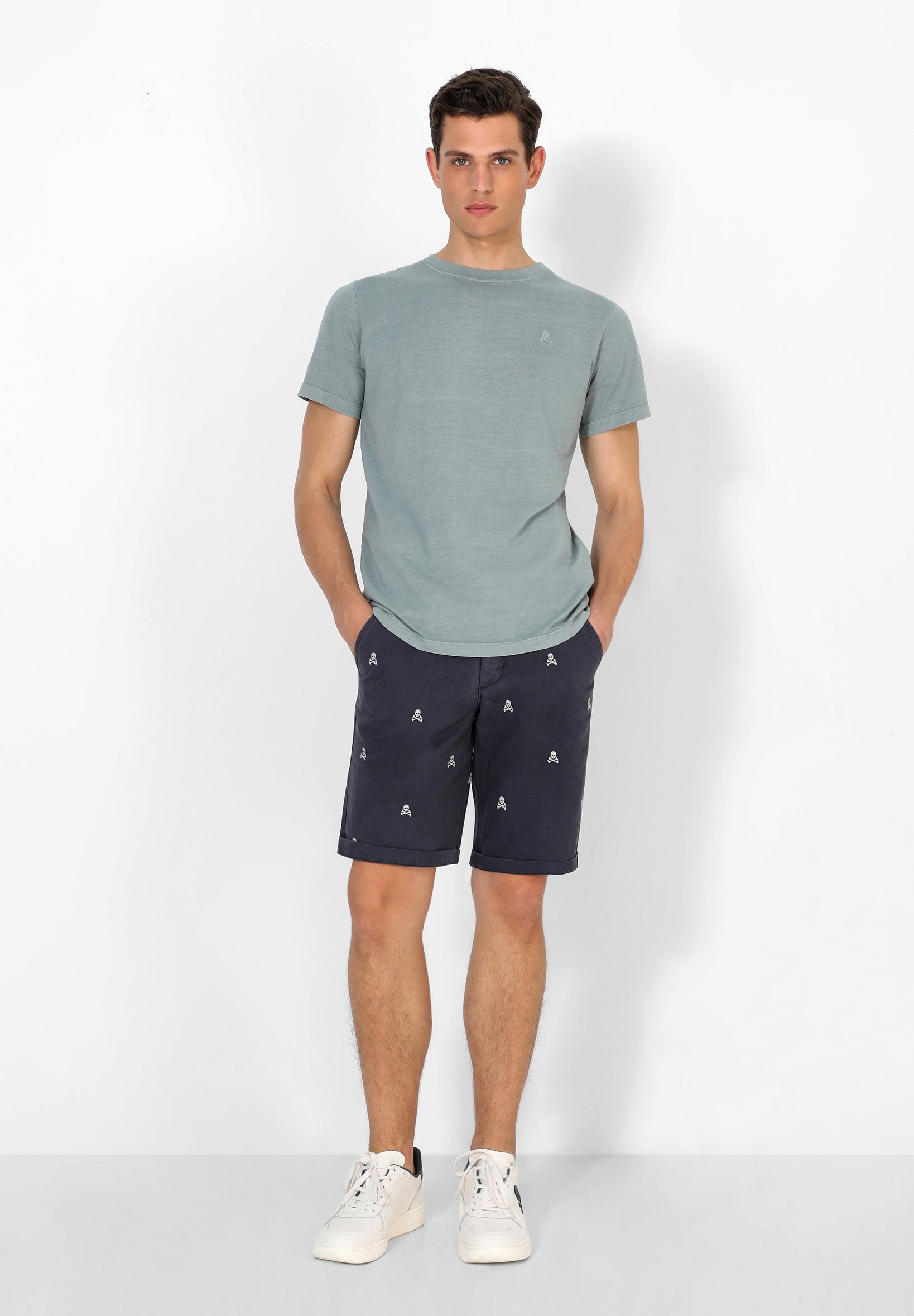 BERMUDAS CALAVERAS ALL OVER