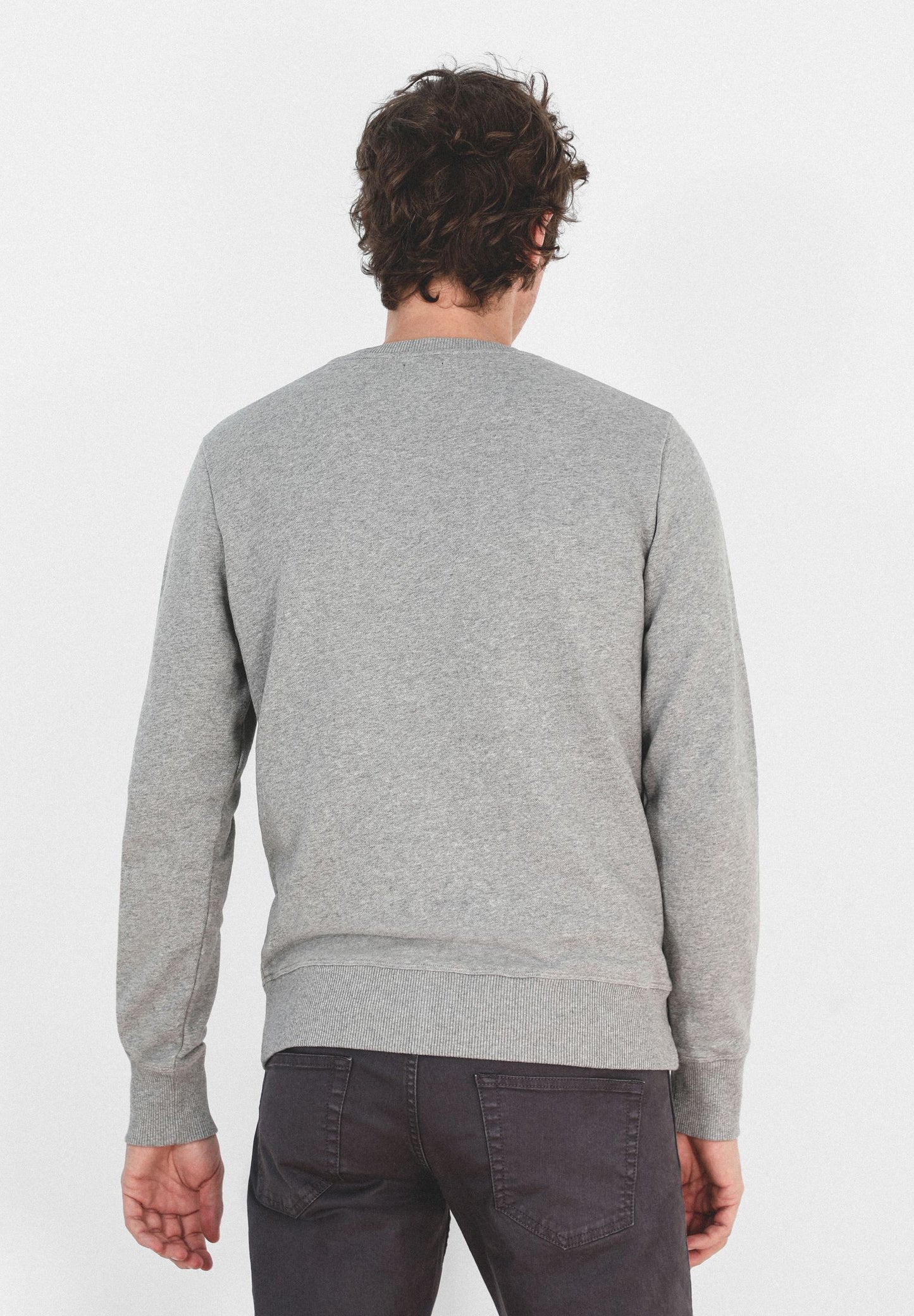 SUDADERA TEXTO CONTRASTE