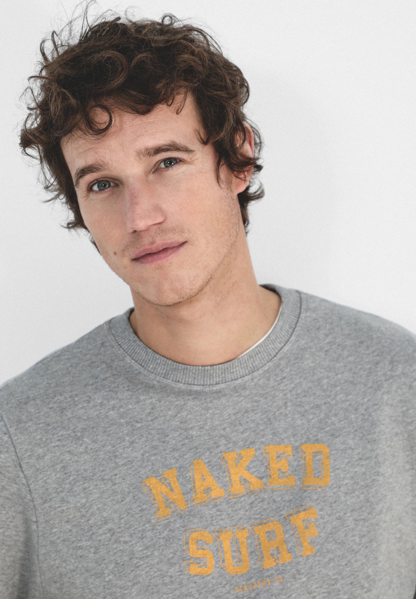 SUDADERA TEXTO CONTRASTE