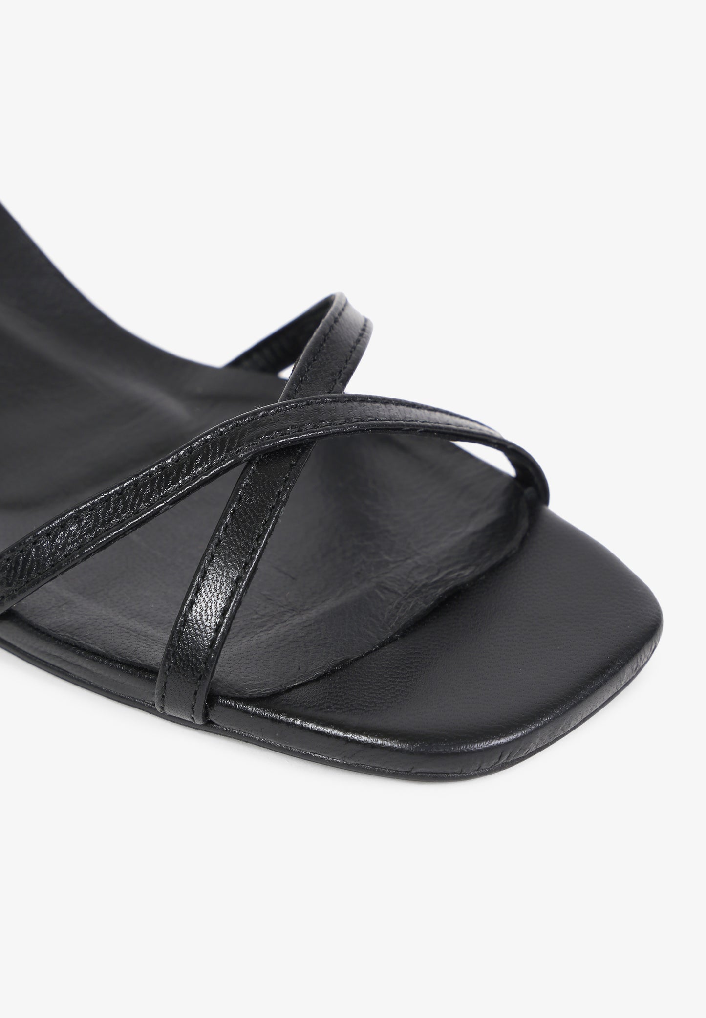 SANDALIAS TIRAS TACÓN