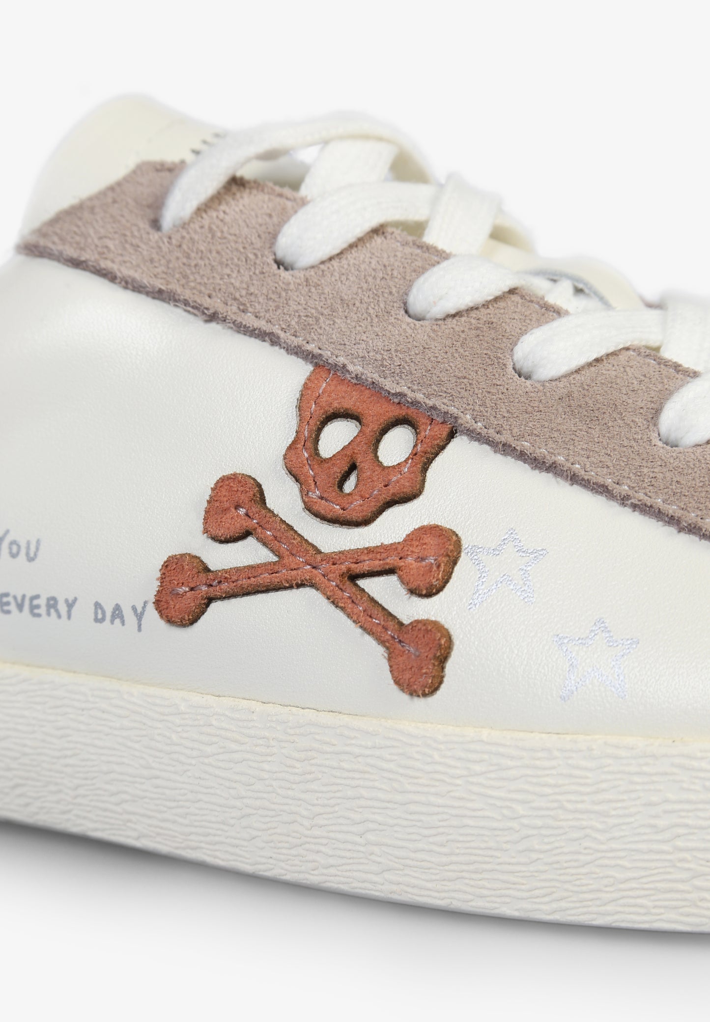 SNEAKERS DETALLES PRINTS