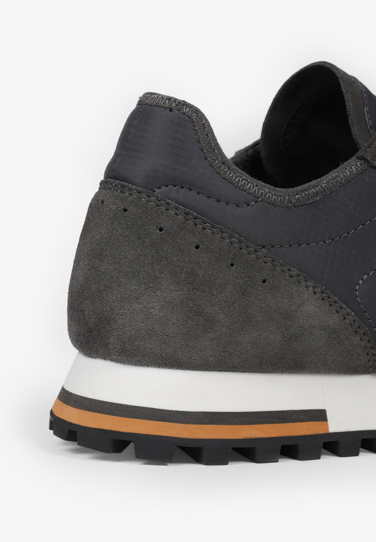 SNEAKERS LIGERAS DETALLE SUELA