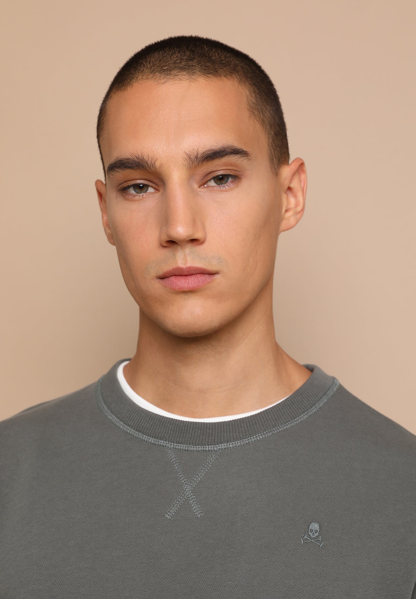 SUDADERA BÁSICA CALAVERA