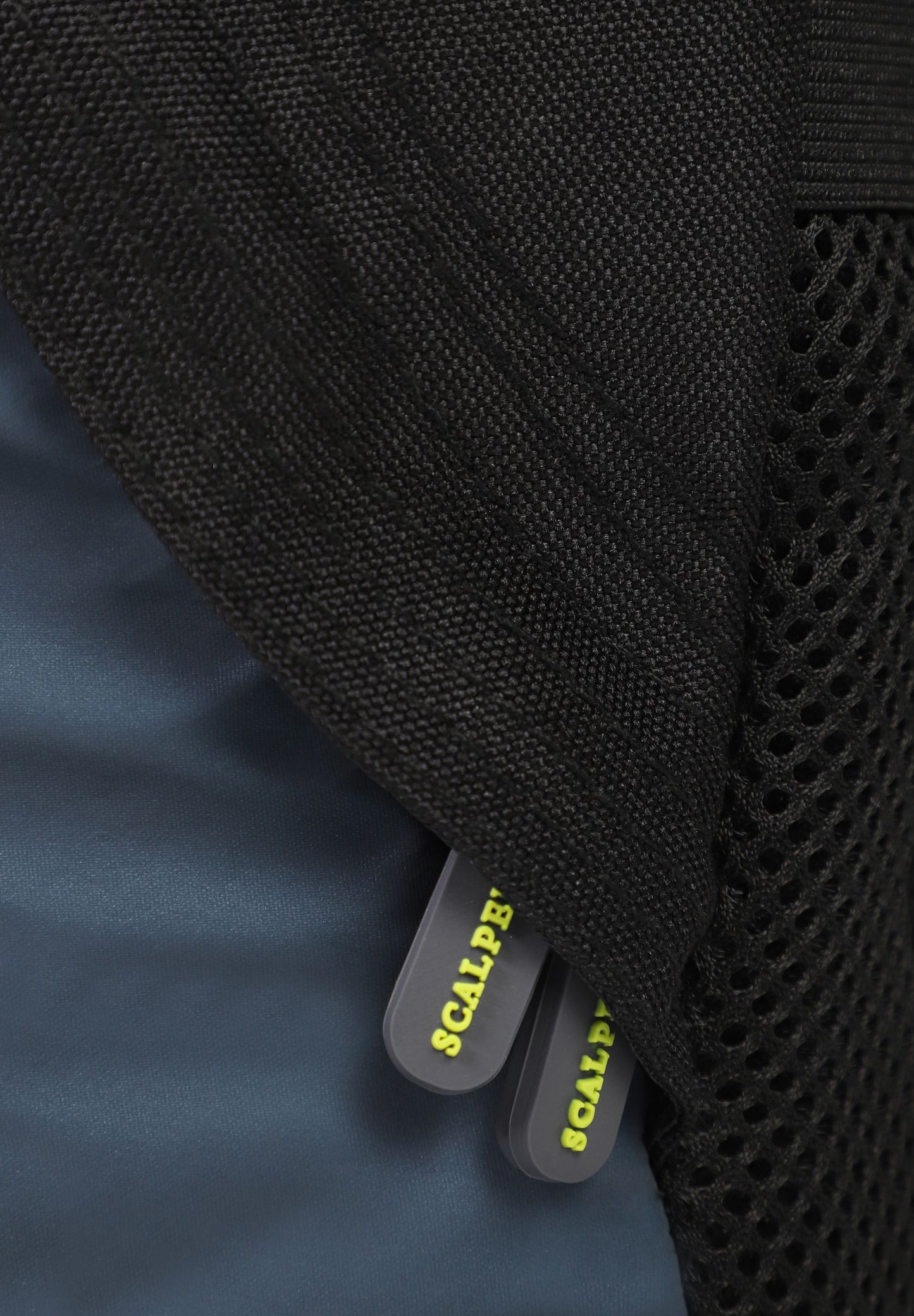 MOCHILA ACOLCHADA REFLECTANTE