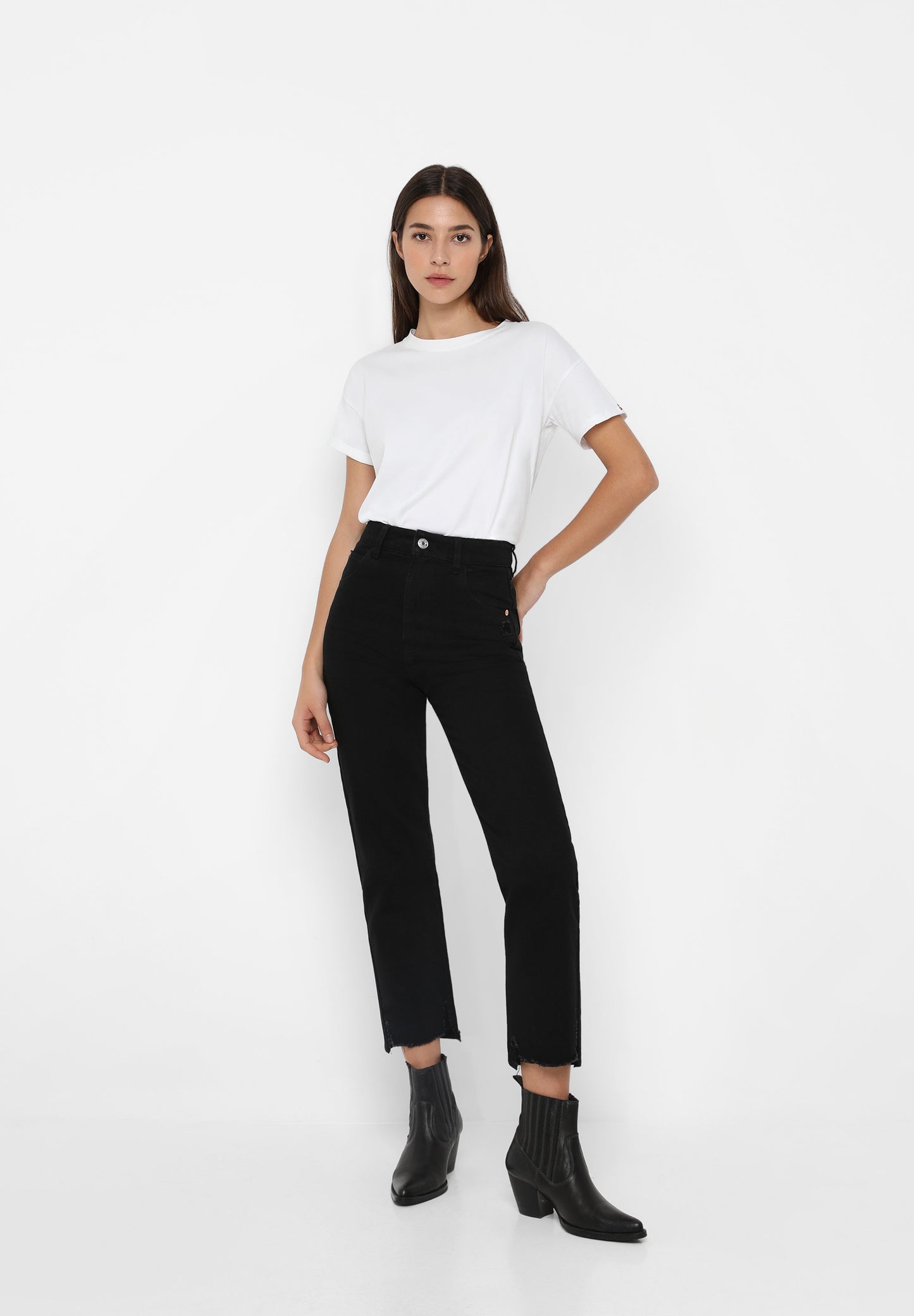 JEANS RECTOS DESFLECADOS