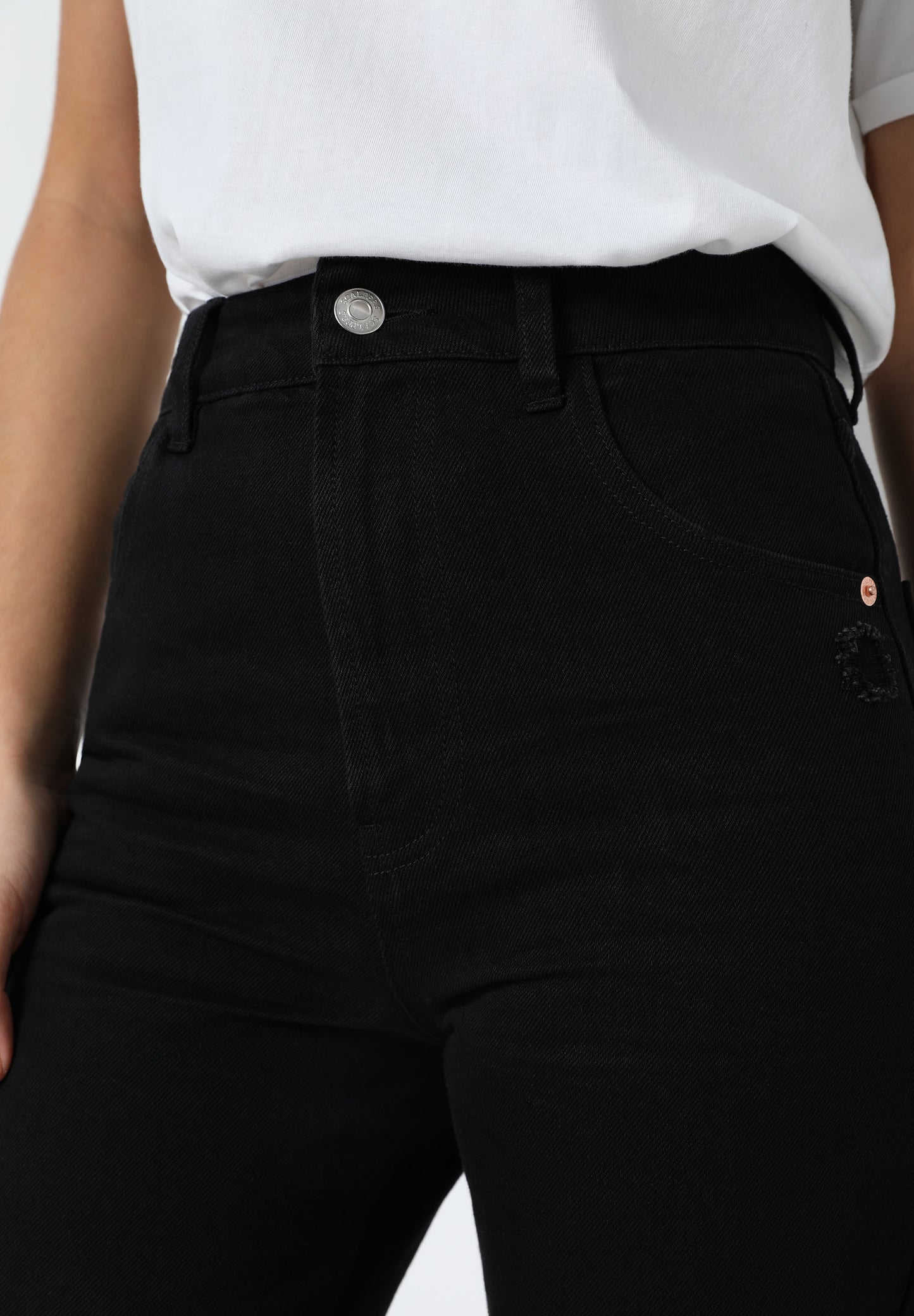 JEANS RECTOS DESFLECADOS