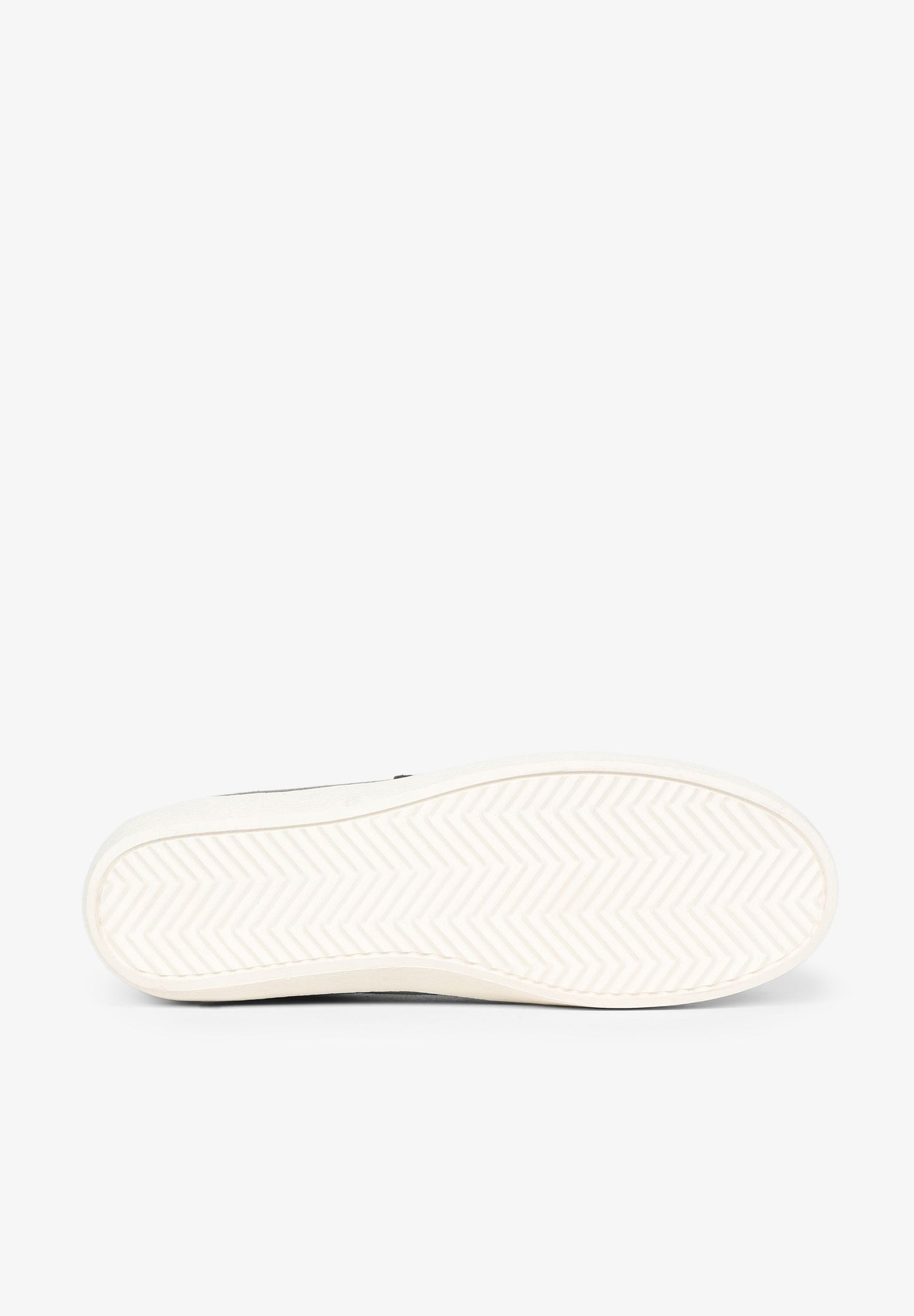 ZAPATILLAS DETALLE PLATEADO