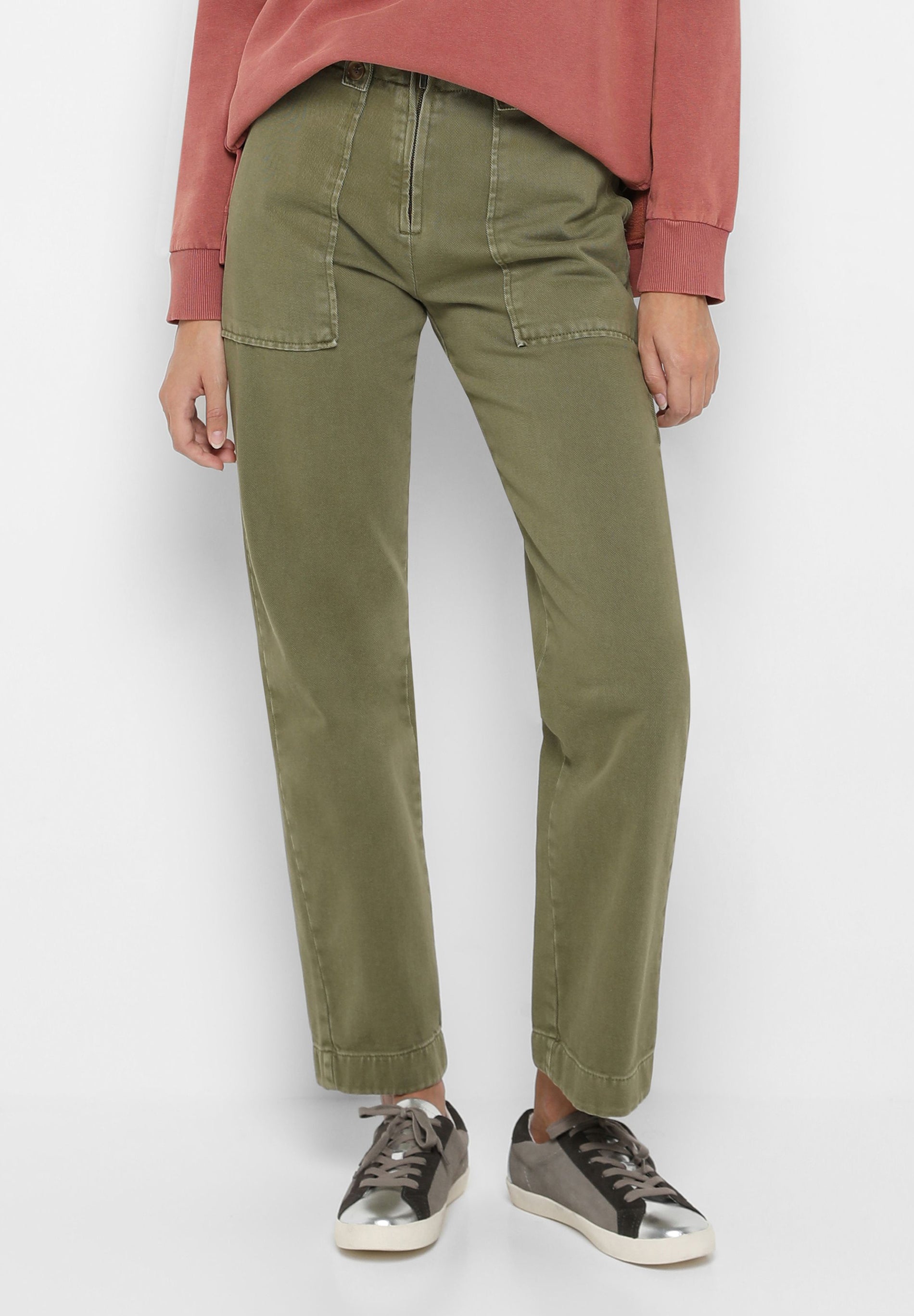 ZAPATILLAS DETALLE PLATEADO