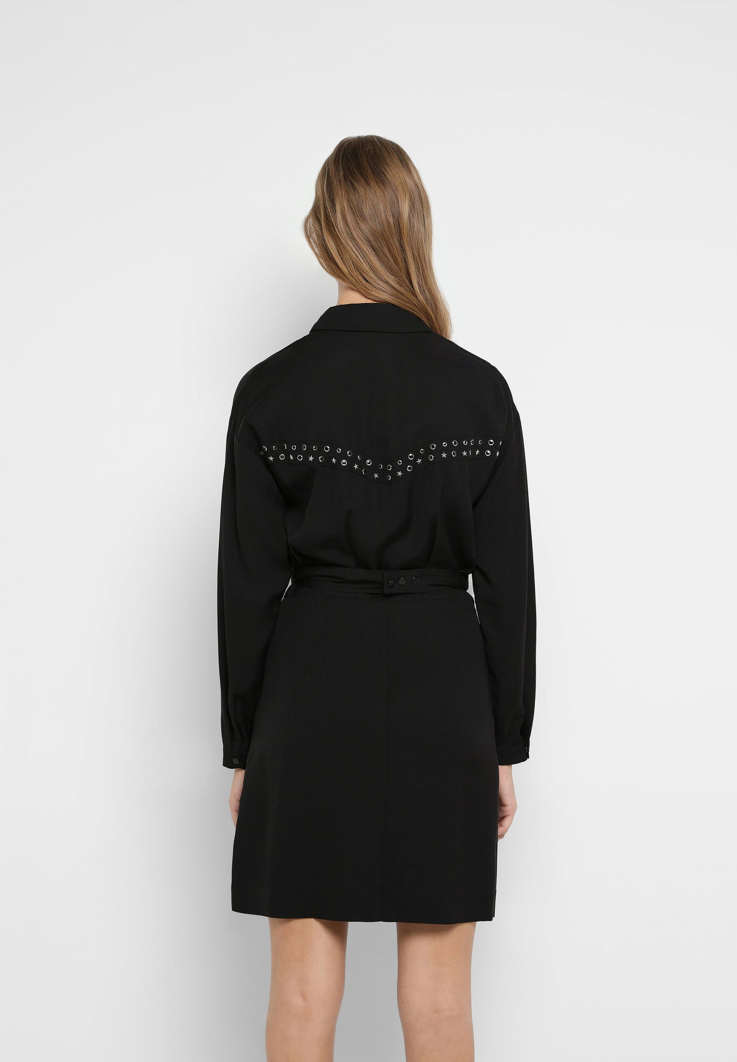 VESTIDO MINI TACHUELAS