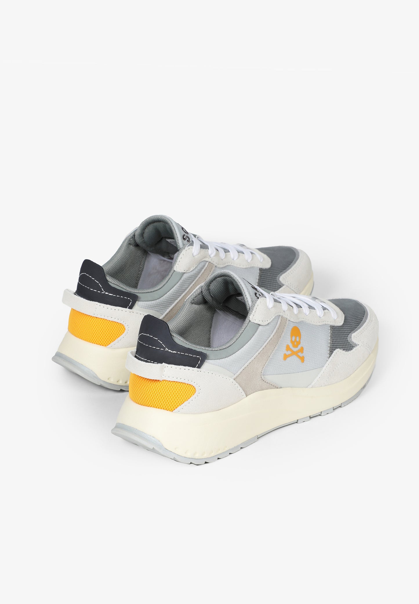 SNEAKERS DETALLES TERMOSELLADOS