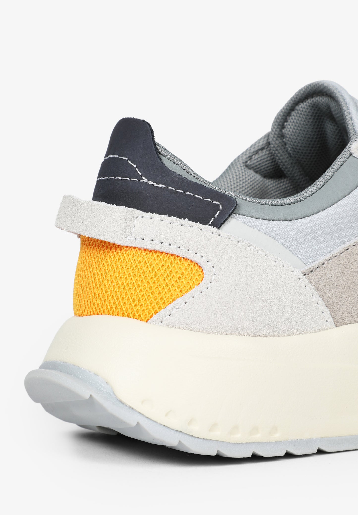 SNEAKERS DETALLES TERMOSELLADOS