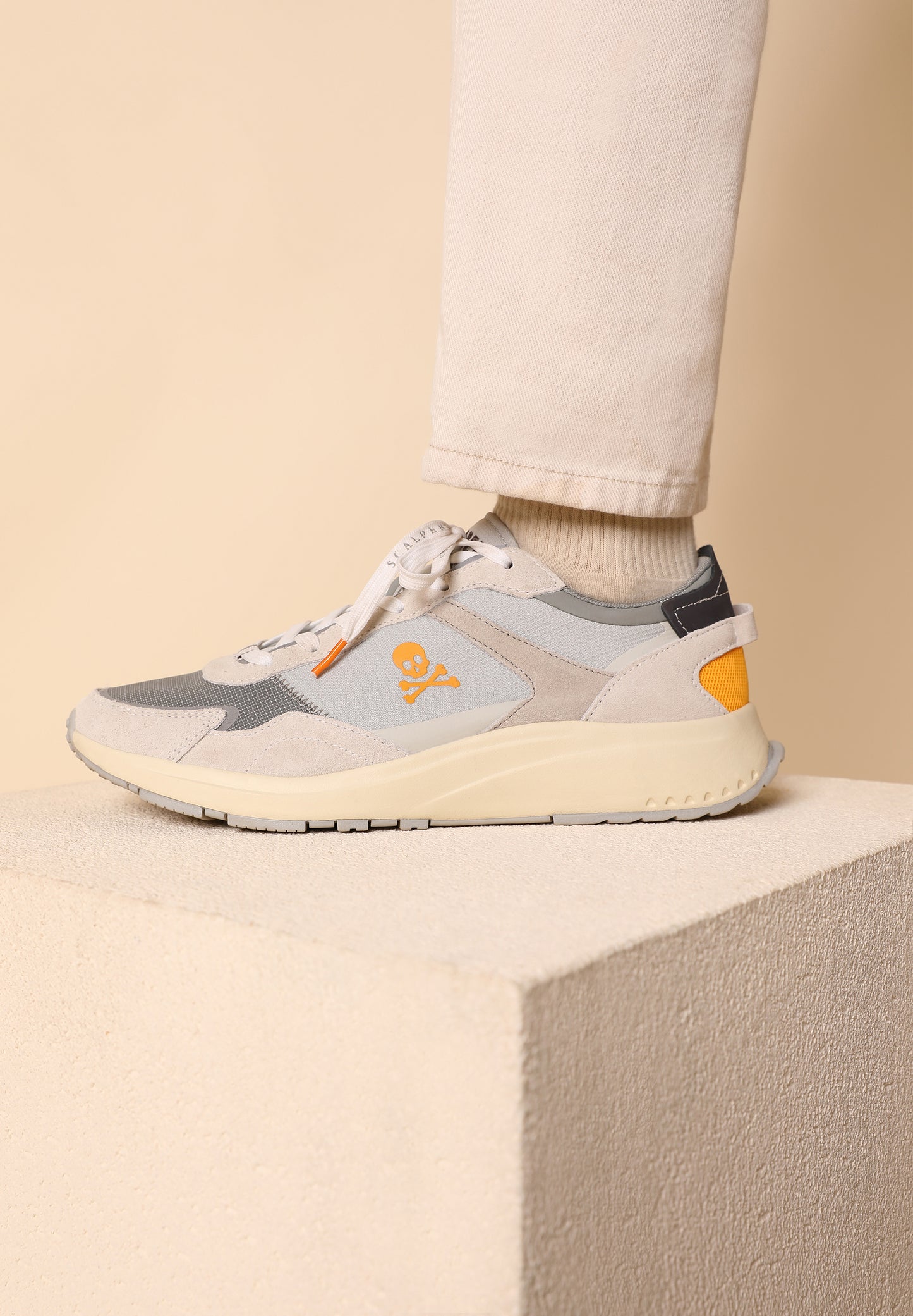 SNEAKERS DETALLES TERMOSELLADOS