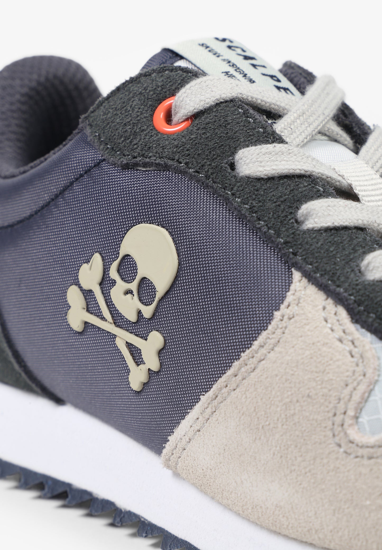 SNEAKERS CALAVERA INSIGNIA