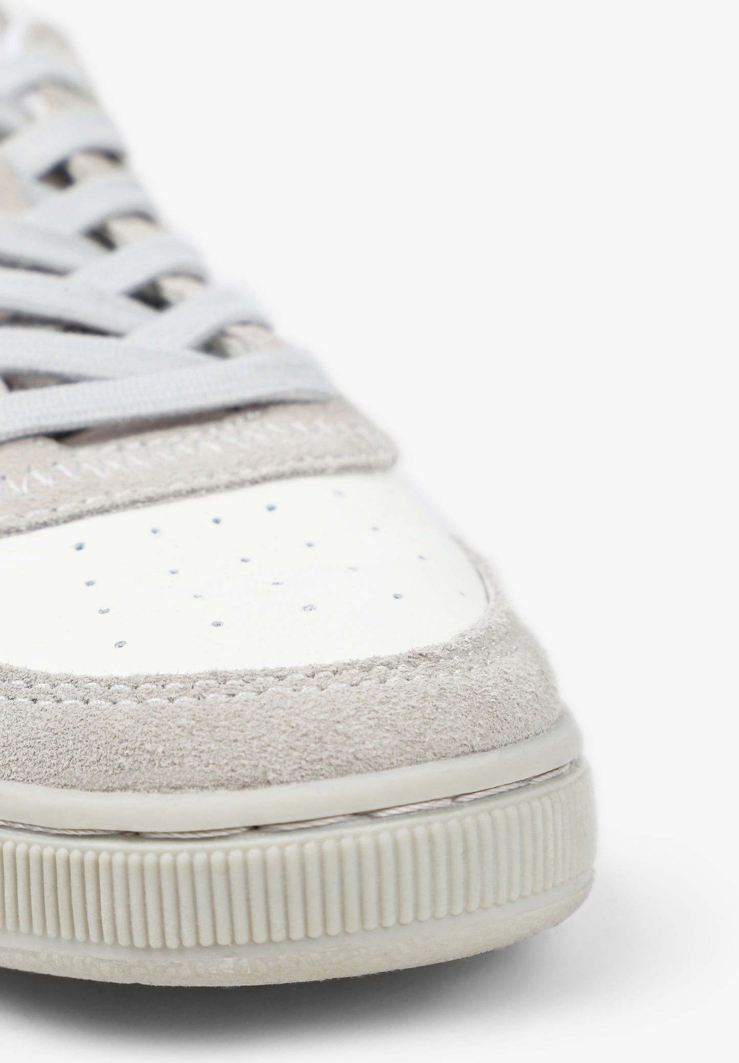 SNEAKERS DETALLE TALÓN