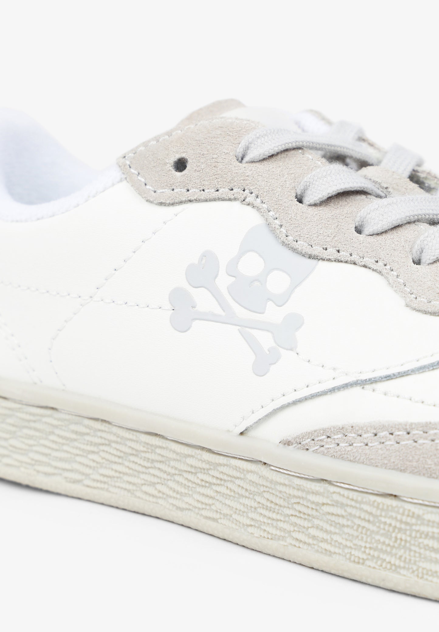 SNEAKERS DETALLE TALÓN