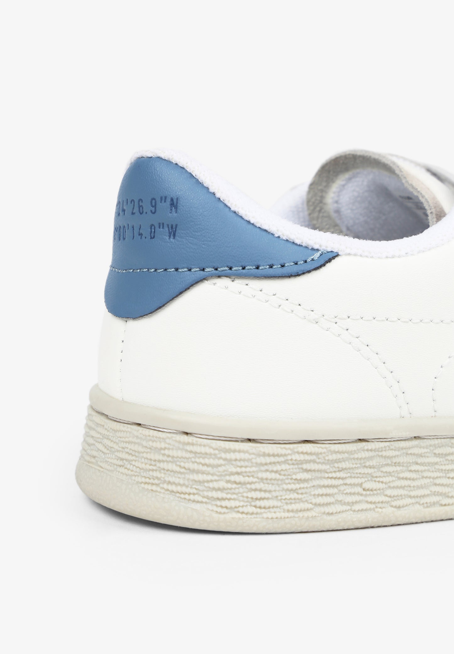 SNEAKERS DETALLE TALÓN