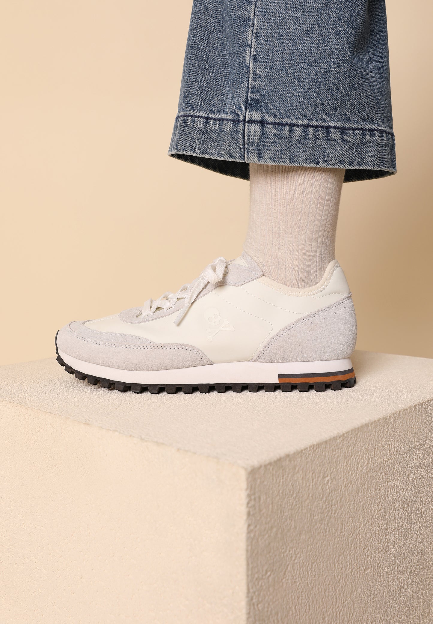 SNEAKERS LIGERAS DETALLE SUELA