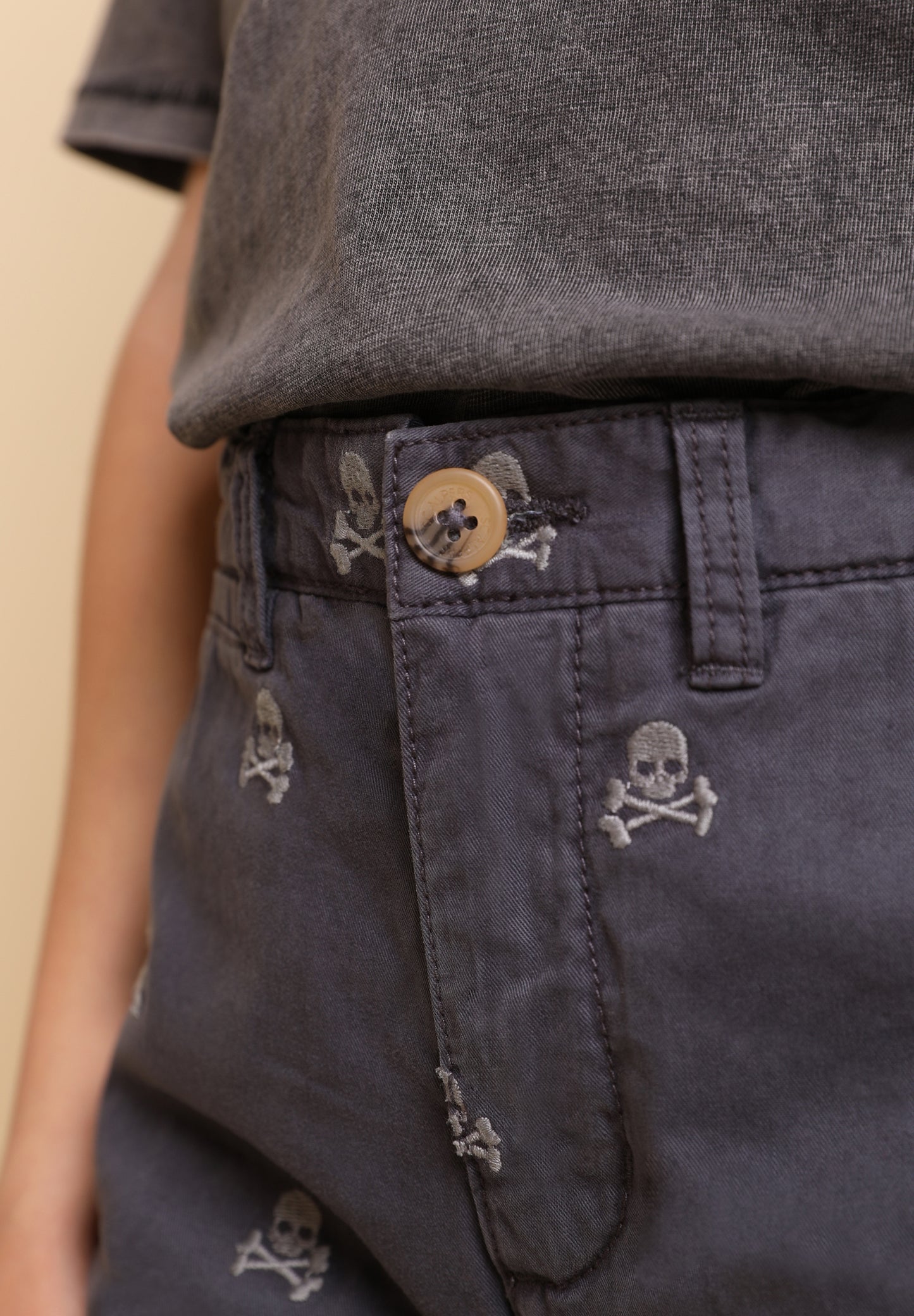 BERMUDAS CALAVERAS ALL OVER