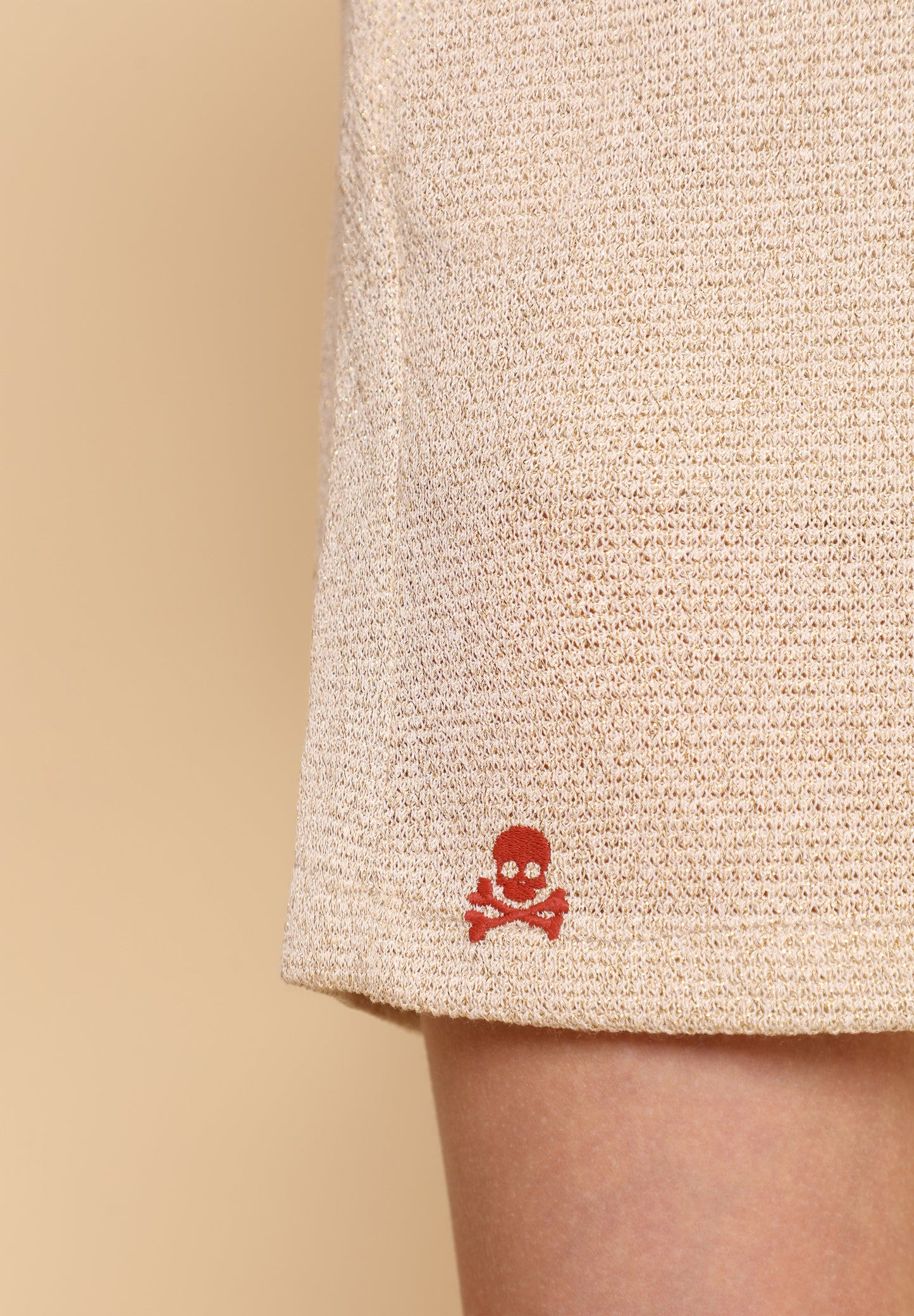 SHORTS PUNTO CALAVERA BORDADA