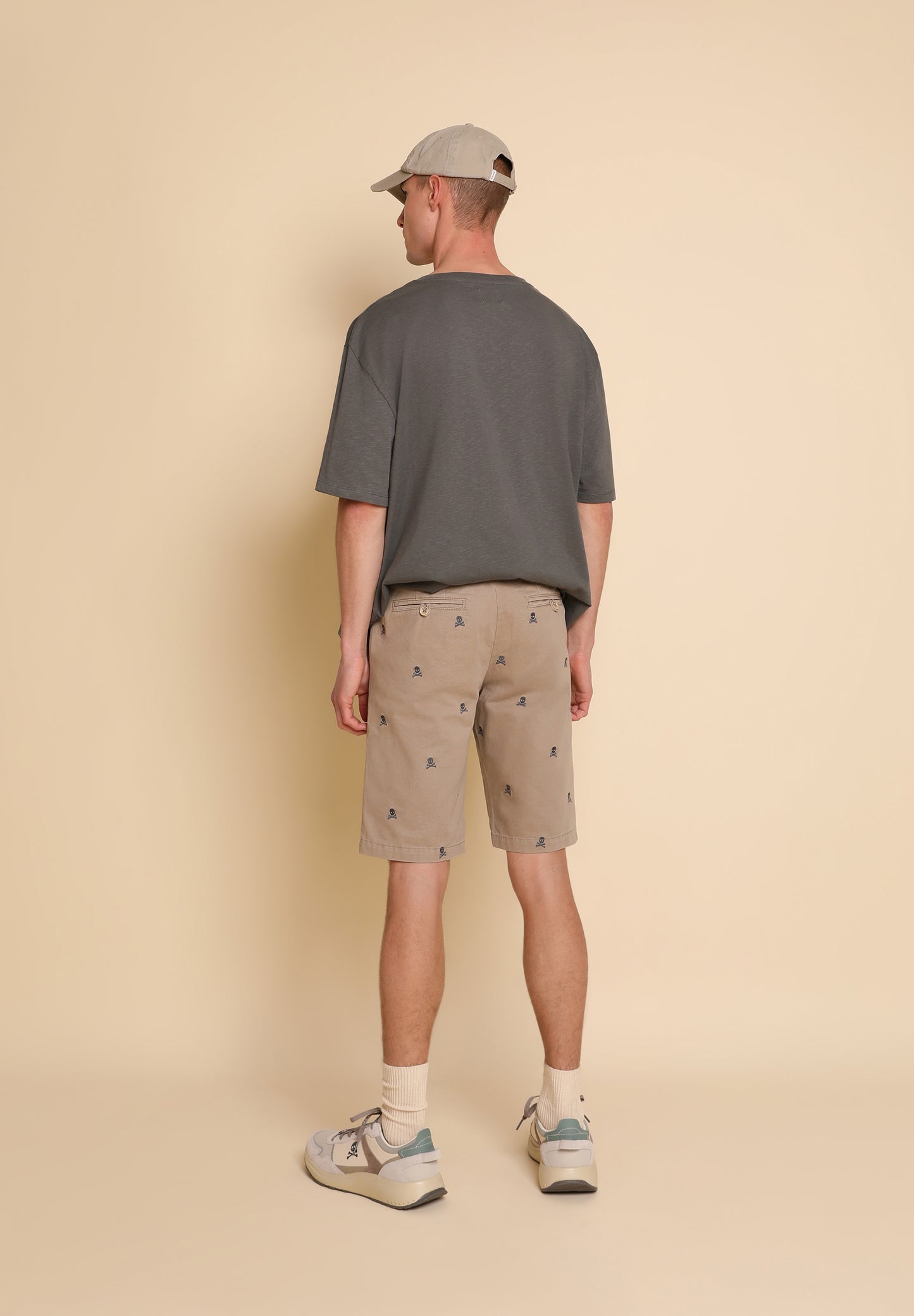 BERMUDAS CALAVERAS ALL OVER