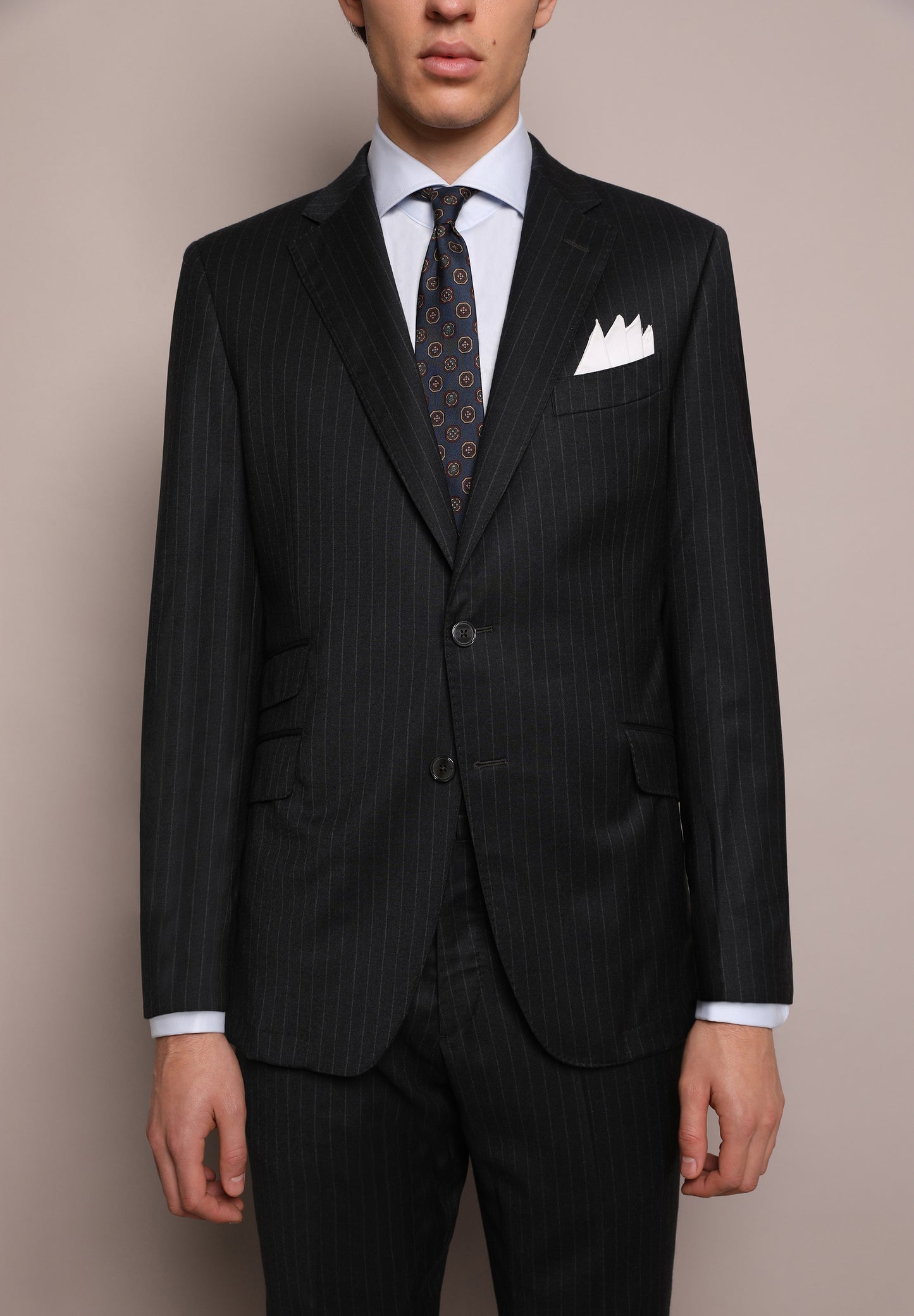 TRAJE RAYA DIPLOMÁTICA