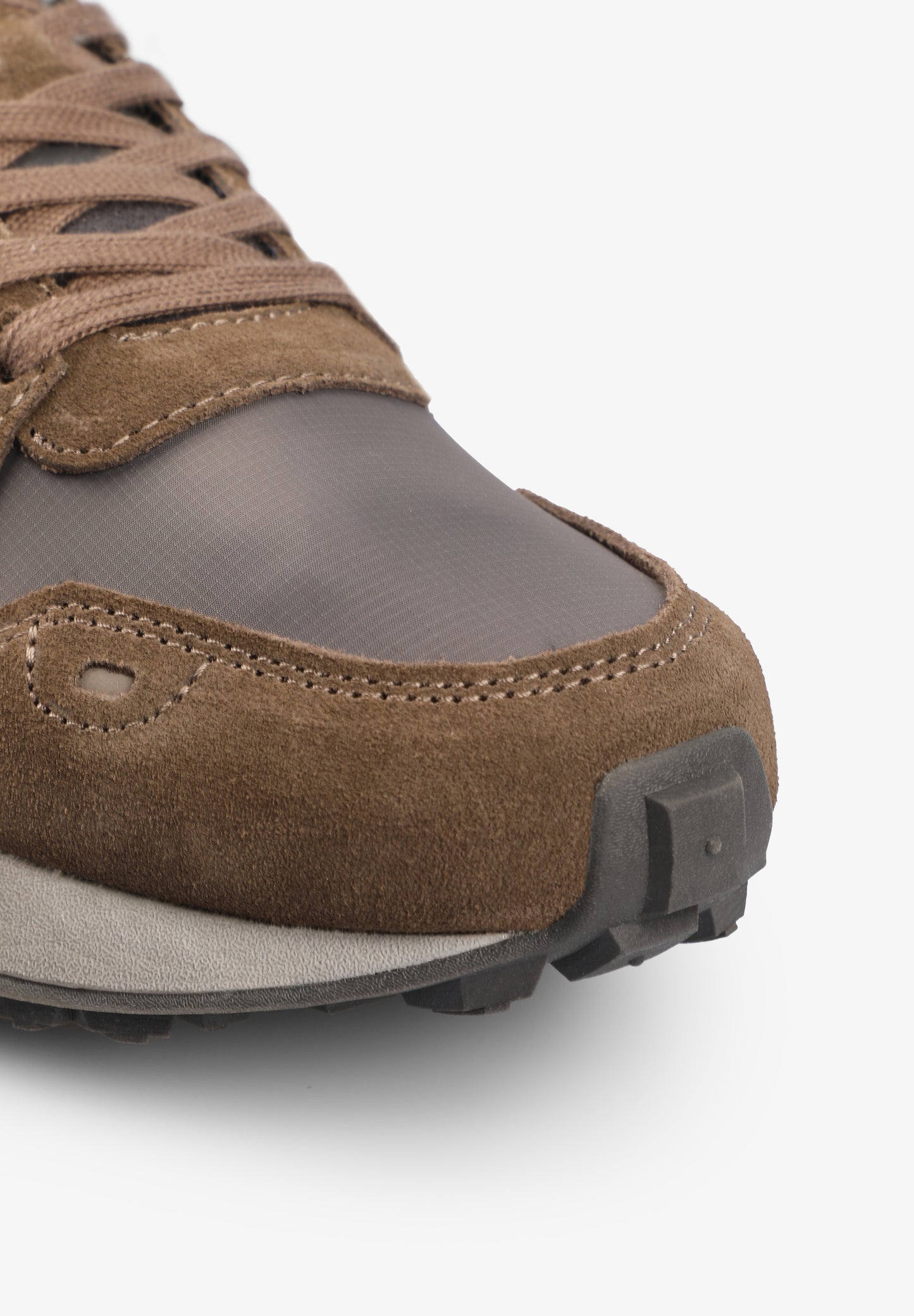 SNEAKERS CALAVERA ESTABILIZADOR PRONUNCIADO