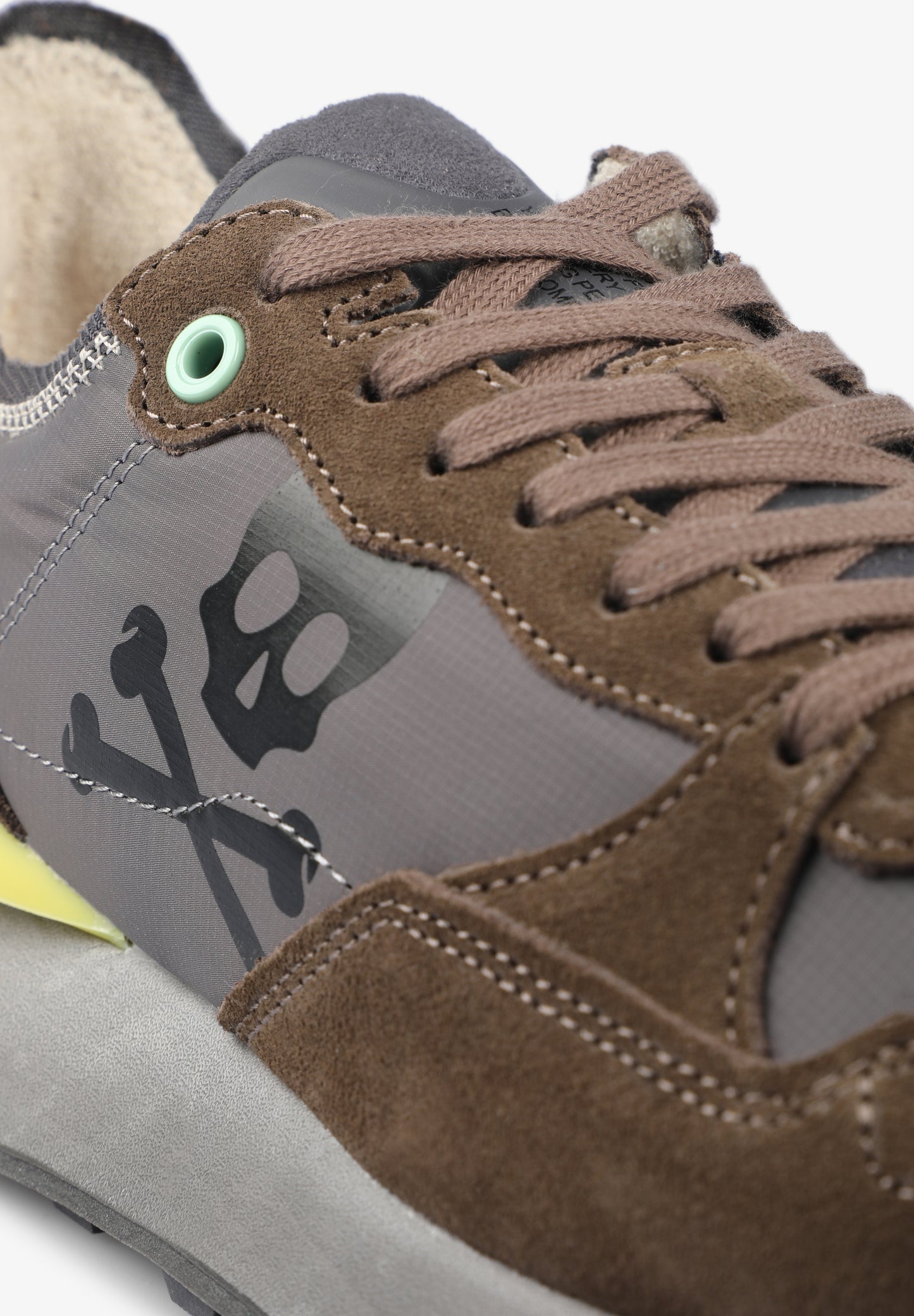 SNEAKERS CALAVERA ESTABILIZADOR PRONUNCIADO