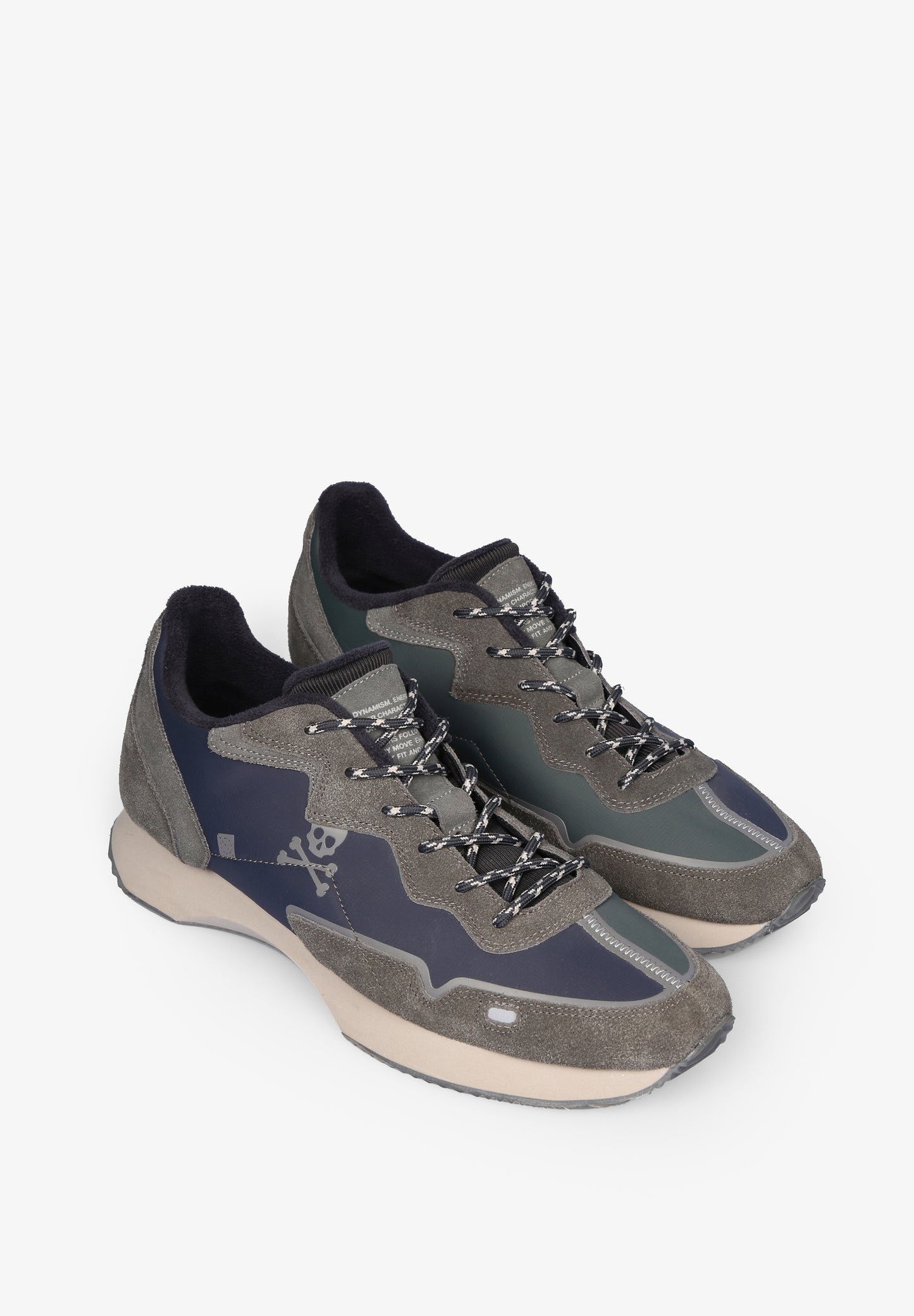 SNEAKERS DETALLE SUELA LATERAL