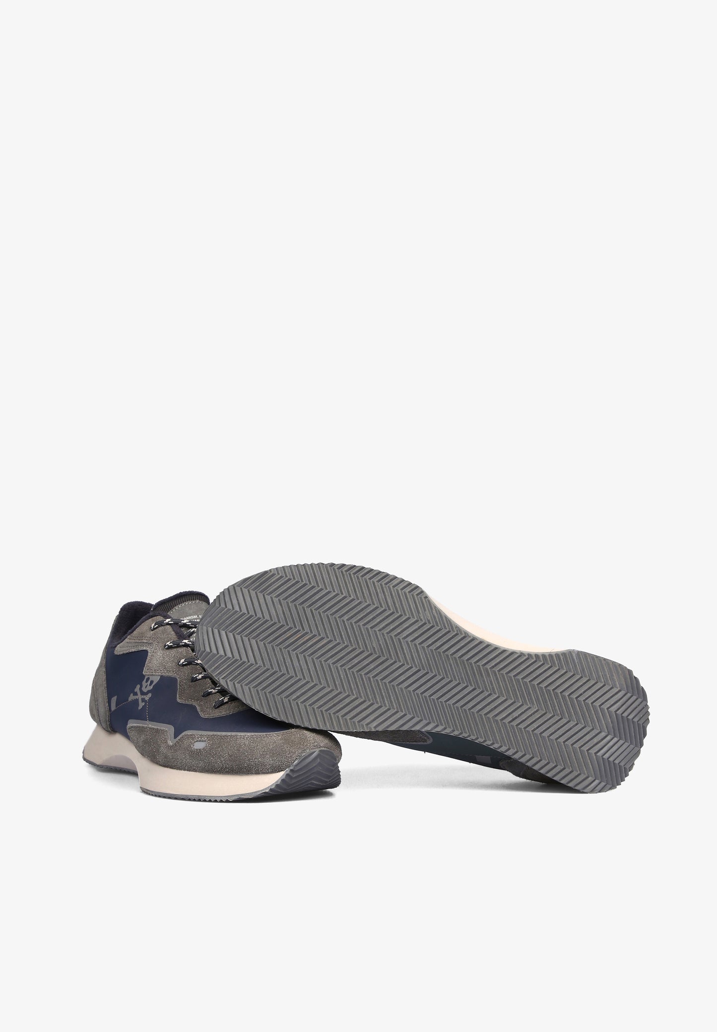 SNEAKERS DETALLE SUELA LATERAL